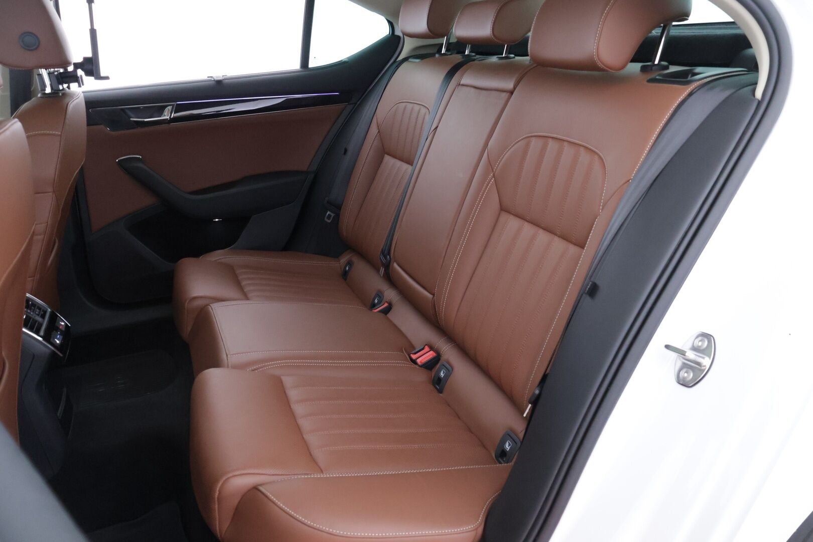 Skoda Superb 2023 1.4 TSI PHEV L&K iV BusinessLine DSG Autom. *Webasto / 360 Kamera / Keyless / Hierovat muistipenkit / Adapt. vakkari / Kattoikkuna / Canton / Lane assist / Blis / Navi* - 3,99 % KORKOTARJOUS TÄHÄN AUTOON 28.9. ASTI! - 