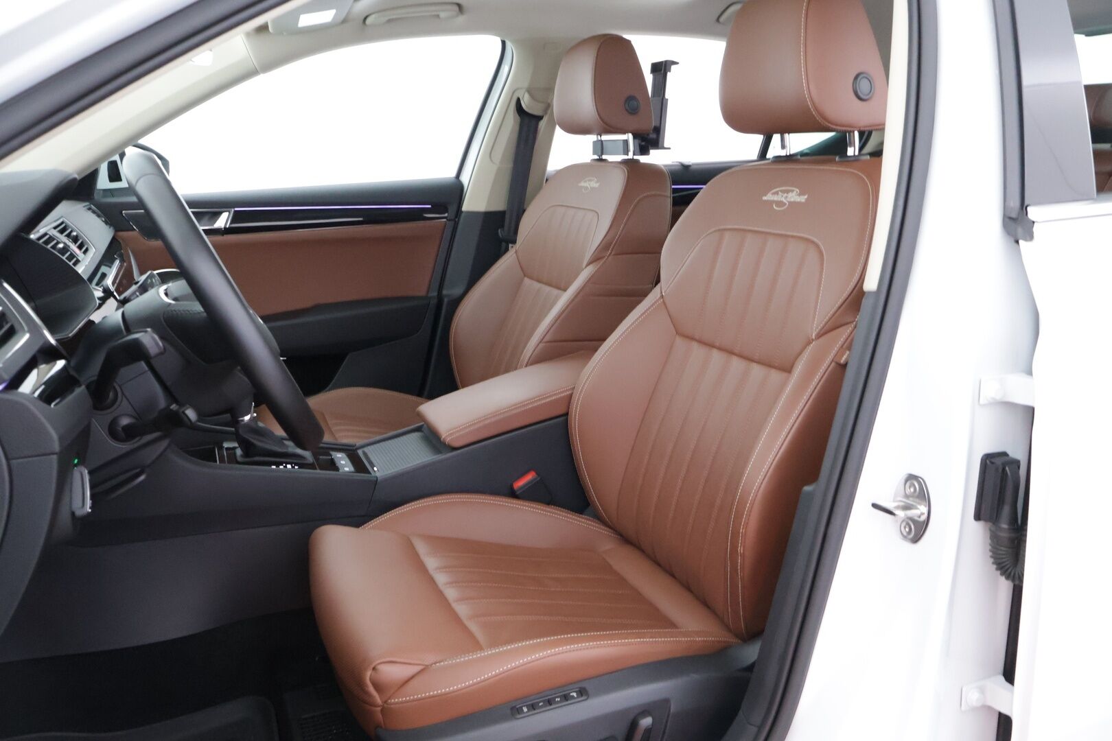 Skoda Superb 2023 1.4 TSI PHEV L&K iV BusinessLine DSG Autom. *Webasto / 360 Kamera / Keyless / Hierovat muistipenkit / Adapt. vakkari / Kattoikkuna / Canton / Lane assist / Blis / Navi* - 3,99 % KORKOTARJOUS TÄHÄN AUTOON 28.9. ASTI! - 