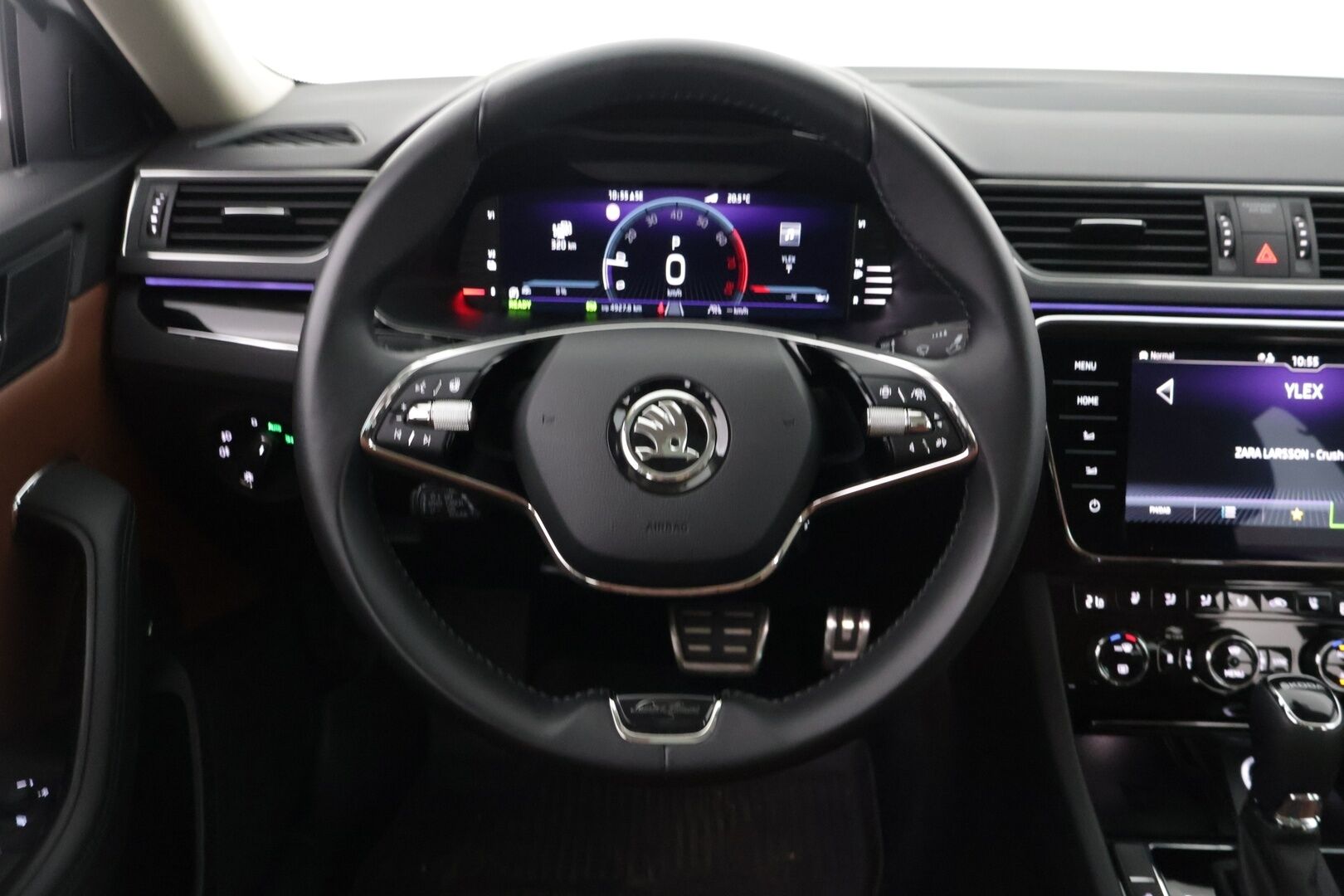 Skoda Superb 2023 1.4 TSI PHEV L&K iV BusinessLine DSG Autom. *Webasto / 360 Kamera / Keyless / Hierovat muistipenkit / Adapt. vakkari / Kattoikkuna / Canton / Lane assist / Blis / Navi* - 3,99 % KORKOTARJOUS TÄHÄN AUTOON 28.9. ASTI! - 