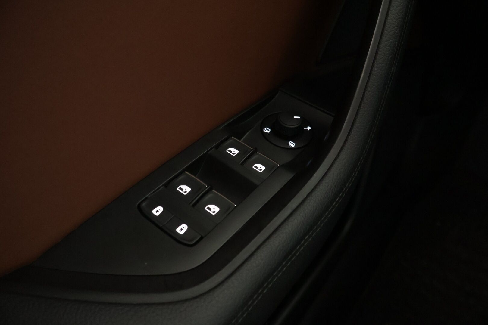 Skoda Superb 2023 1.4 TSI PHEV L&K iV BusinessLine DSG Autom. *Webasto / 360 Kamera / Keyless / Hierovat muistipenkit / Adapt. vakkari / Kattoikkuna / Canton / Lane assist / Blis / Navi* - 3,99 % KORKOTARJOUS TÄHÄN AUTOON 28.9. ASTI! - 