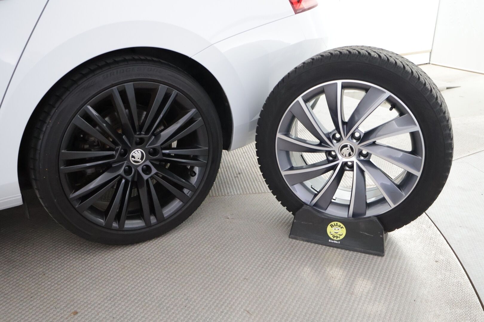 Skoda Superb 2023 1.4 TSI PHEV L&K iV BusinessLine DSG Autom. *Webasto / 360 Kamera / Keyless / Hierovat muistipenkit / Adapt. vakkari / Kattoikkuna / Canton / Lane assist / Blis / Navi* - 3,99 % KORKOTARJOUS TÄHÄN AUTOON 28.9. ASTI! - 