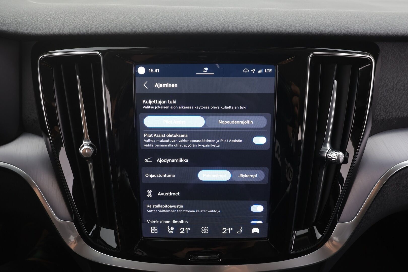 Volvo V60 2023 B3 MHEV Business Core DCT aut - | ACC | Webasto | Koukku | Full-LED | High Performance audio | P.Kamera | Osasähköt | Keyless | Apple&Android | 1.Om Suomi-auto | Kahdet Renkaat | Merkkihuollettu |