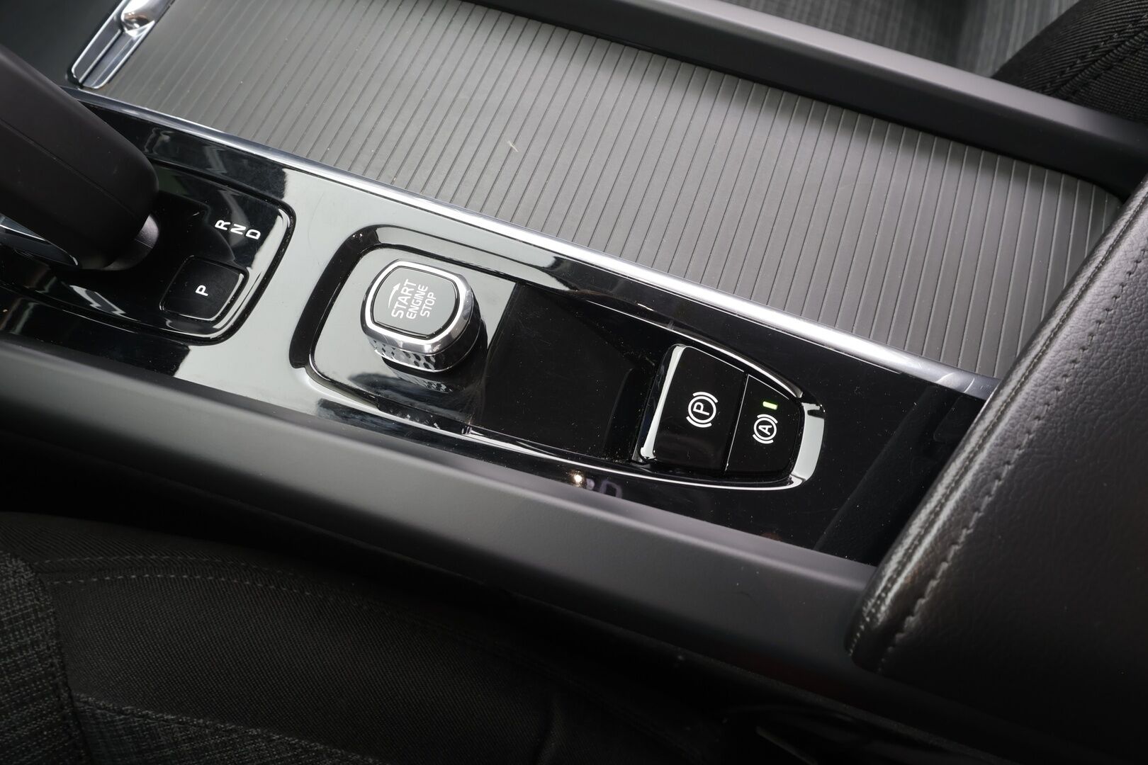 Volvo V60 2023 B3 MHEV Business Core DCT aut - | ACC | Webasto | Koukku | Full-LED | High Performance audio | P.Kamera | Osasähköt | Keyless | Apple&Android | 1.Om Suomi-auto | Kahdet Renkaat | Merkkihuollettu |