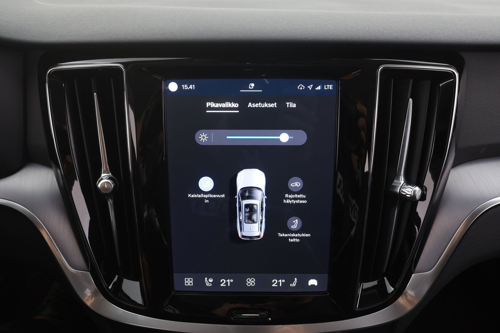 Volvo V60 2023 B3 MHEV Business Core DCT aut - | ACC | Webasto | Koukku | Full-LED | High Performance audio | P.Kamera | Osasähköt | Keyless | Apple&Android | 1.Om Suomi-auto | Kahdet Renkaat | Merkkihuollettu |