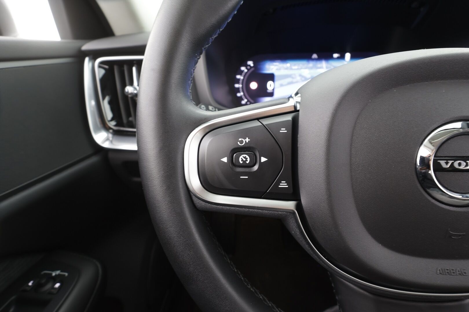 Volvo V60 2023 B3 MHEV Business Core DCT aut - | ACC | Webasto | Koukku | Full-LED | High Performance audio | P.Kamera | Osasähköt | Keyless | Apple&Android | 1.Om Suomi-auto | Kahdet Renkaat | Merkkihuollettu |