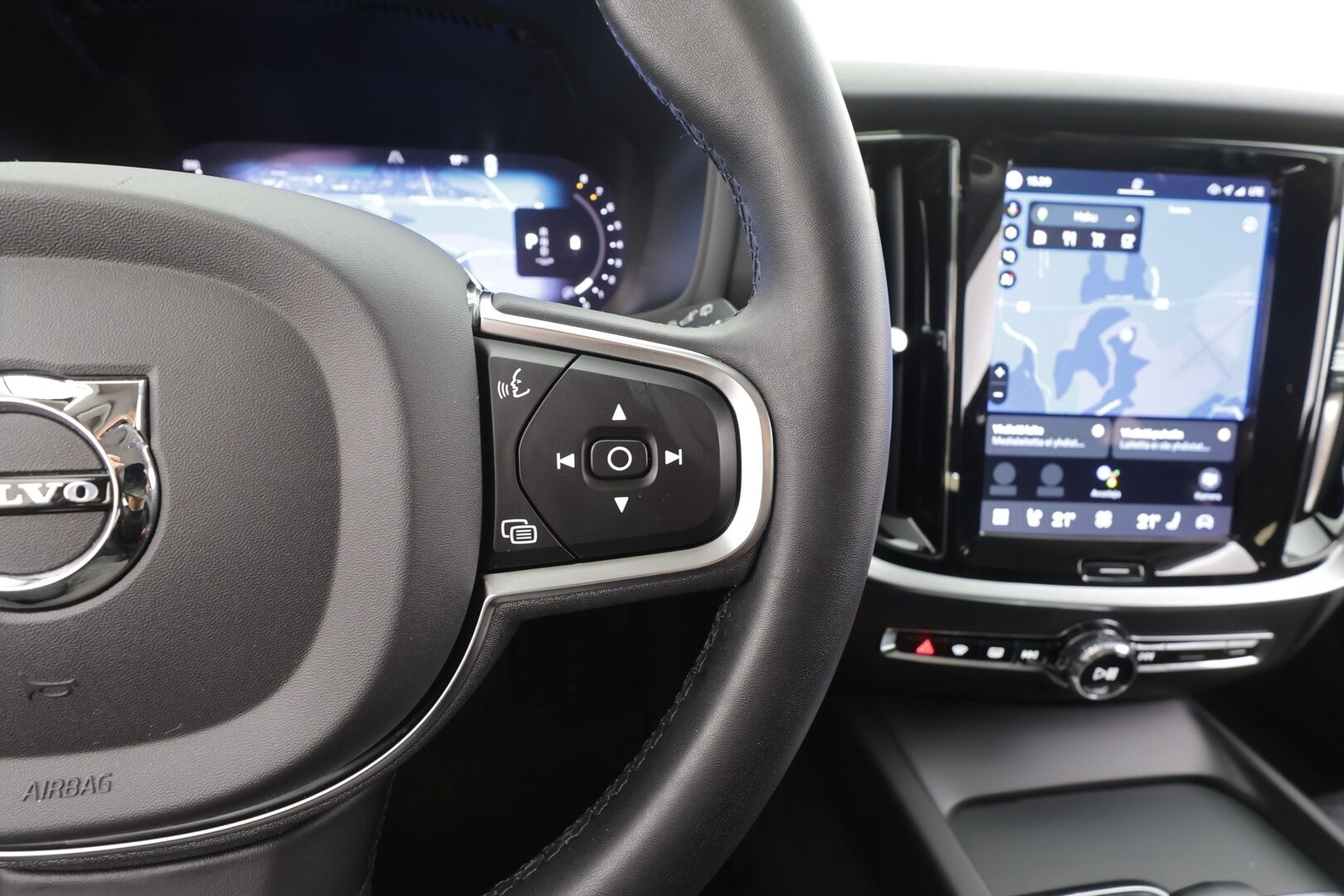 Volvo V60 2023 B3 MHEV Business Core DCT aut - | ACC | Webasto | Koukku | Full-LED | High Performance audio | P.Kamera | Osasähköt | Keyless | Apple&Android | 1.Om Suomi-auto | Kahdet Renkaat | Merkkihuollettu |