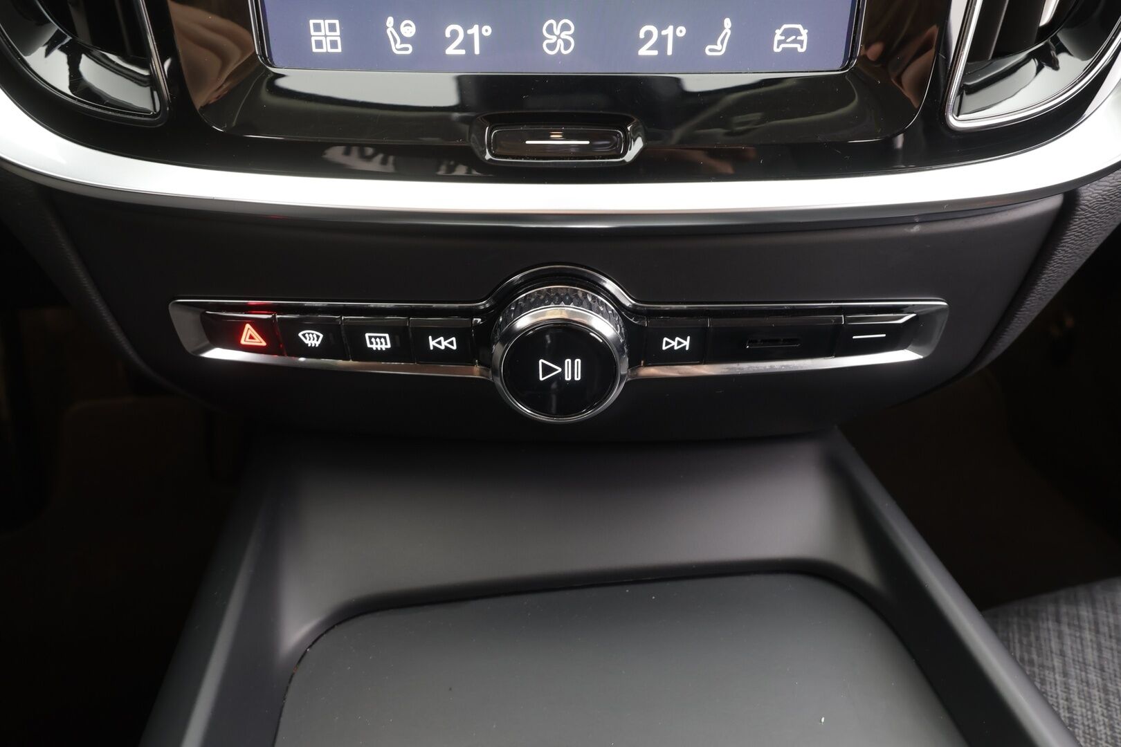 Volvo V60 2023 B3 MHEV Business Core DCT aut - | ACC | Webasto | Koukku | Full-LED | High Performance audio | P.Kamera | Osasähköt | Keyless | Apple&Android | 1.Om Suomi-auto | Kahdet Renkaat | Merkkihuollettu |