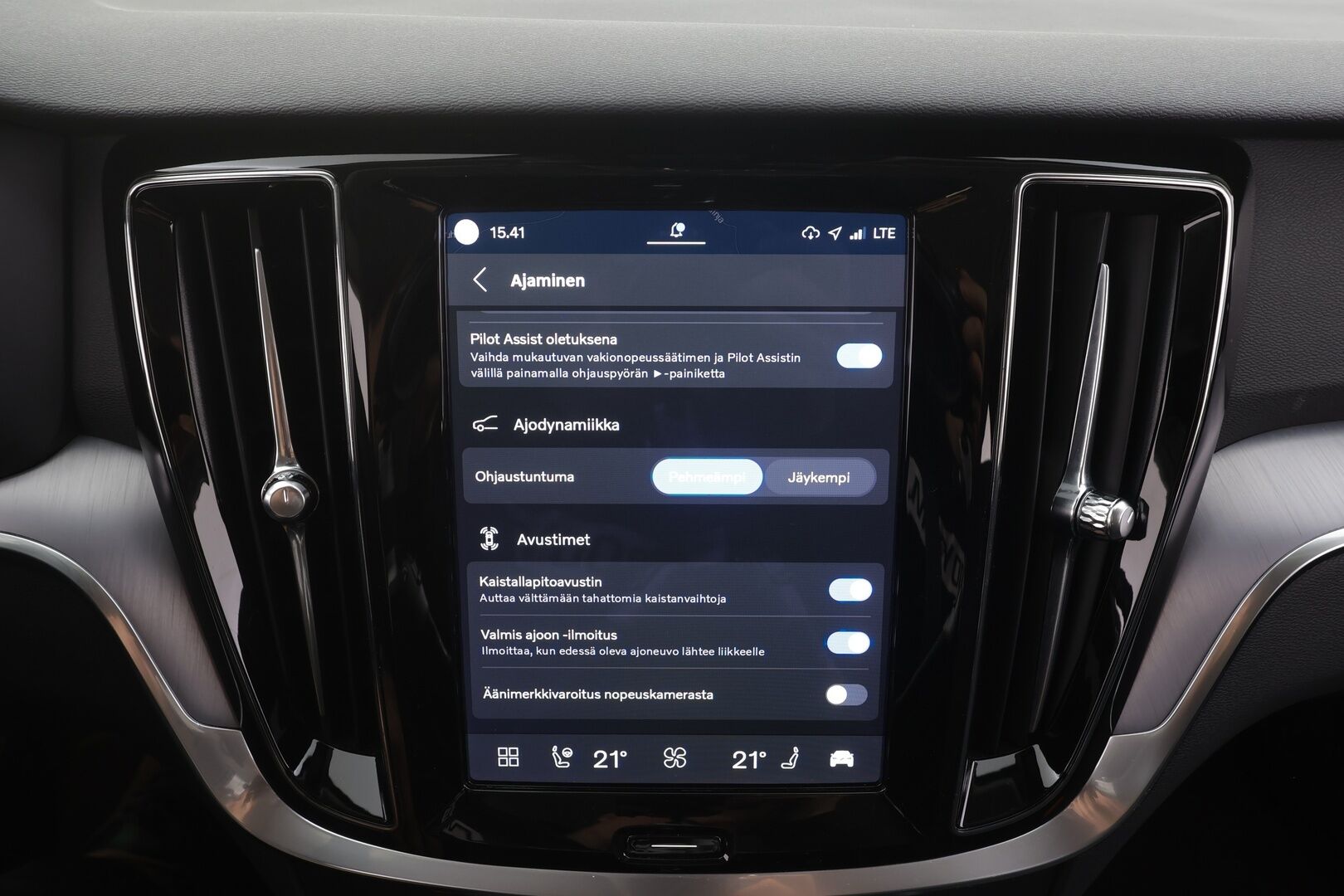 Volvo V60 2023 B3 MHEV Business Core DCT aut - | ACC | Webasto | Koukku | Full-LED | High Performance audio | P.Kamera | Osasähköt | Keyless | Apple&Android | 1.Om Suomi-auto | Kahdet Renkaat | Merkkihuollettu |