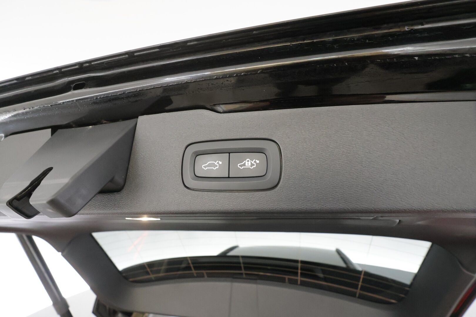Volvo V60 2023 B3 MHEV Business Core DCT aut - | ACC | Webasto | Koukku | Full-LED | High Performance audio | P.Kamera | Osasähköt | Keyless | Apple&Android | 1.Om Suomi-auto | Kahdet Renkaat | Merkkihuollettu |