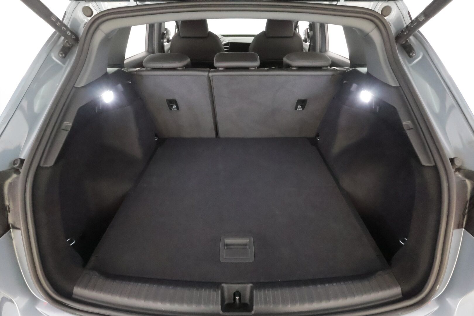 Audi Q4 e-tron 2023 40 e-tron Advanced * ACC / P.kamera / ILP / Sporttipenkit / Navi / LED / Sähköluukku / KeylessGo * - 1.Om Suomi-auto / Akku kuntotarkastettu / Kahdet renkaat aluvanteilla / Merkkihuollettu