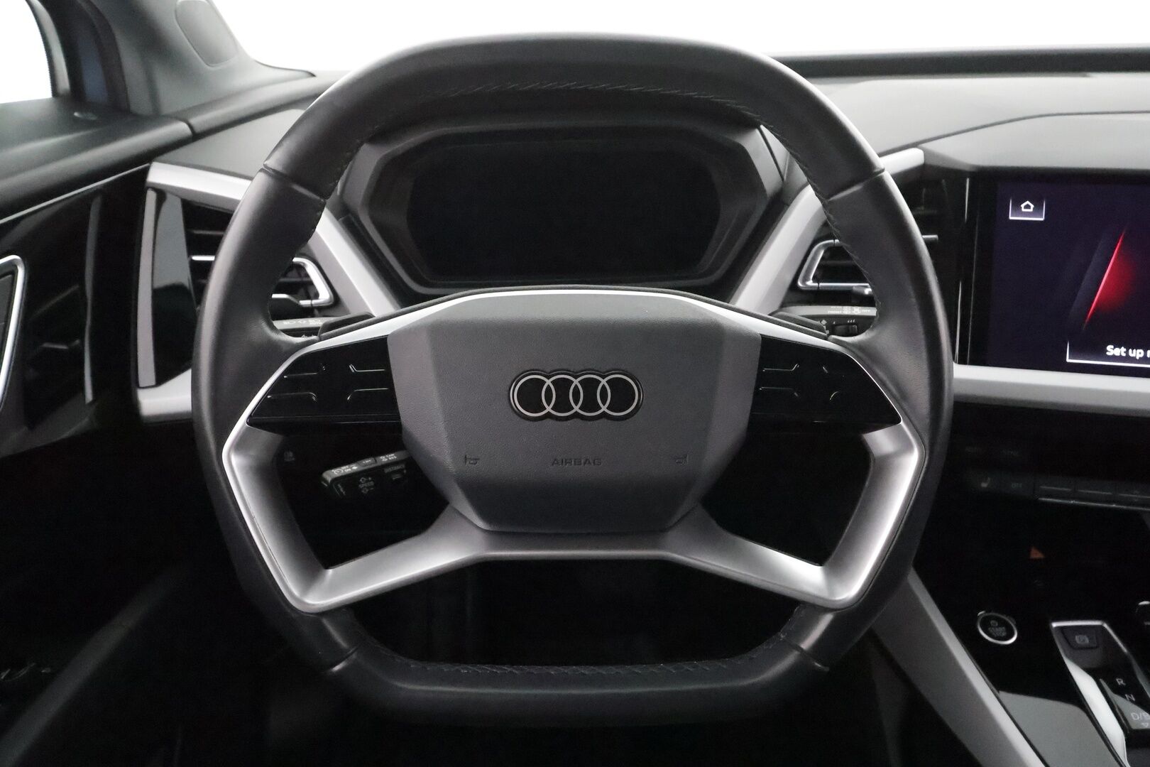 Audi Q4 e-tron 2023 40 e-tron Advanced * ACC / P.kamera / ILP / Sporttipenkit / Navi / LED / Sähköluukku / KeylessGo * - 1.Om Suomi-auto / Akku kuntotarkastettu / Kahdet renkaat aluvanteilla / Merkkihuollettu