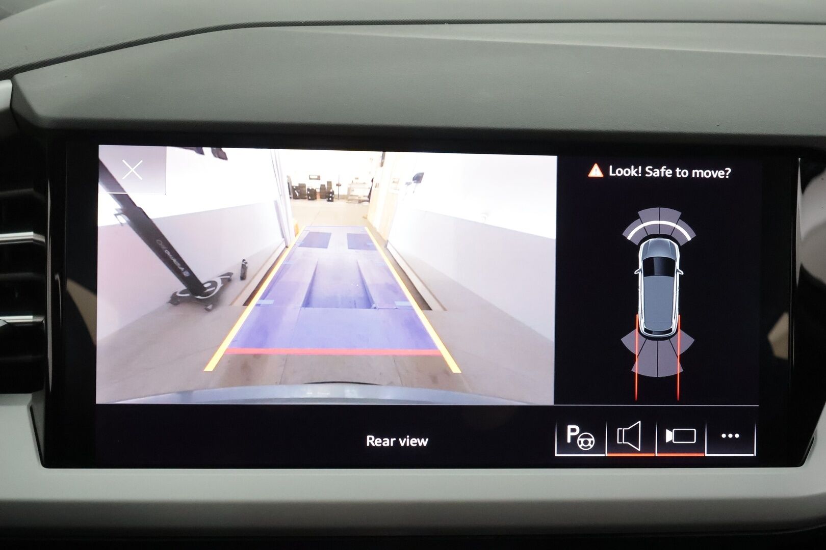 Audi Q4 e-tron 2023 40 e-tron Advanced * ACC / P.kamera / ILP / Sporttipenkit / Navi / LED / Sähköluukku / KeylessGo * - 1.Om Suomi-auto / Akku kuntotarkastettu / Kahdet renkaat aluvanteilla / Merkkihuollettu