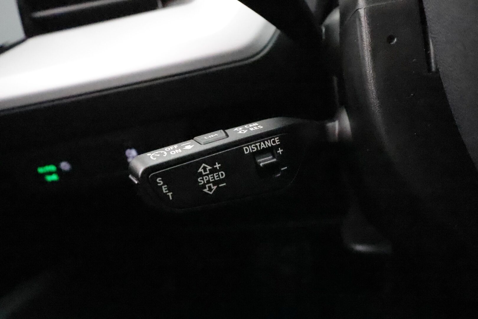 Audi Q4 e-tron 2023 40 e-tron Advanced * ACC / P.kamera / ILP / Sporttipenkit / Navi / LED / Sähköluukku / KeylessGo * - 1.Om Suomi-auto / Akku kuntotarkastettu / Kahdet renkaat aluvanteilla / Merkkihuollettu