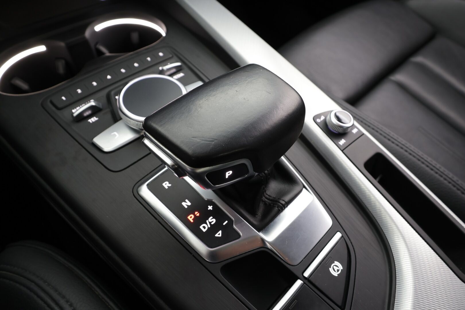 Audi A5 2017 Sportback Business Sport 2,0 TFSI 185 kW quattro S tronic * ACC / P.kamera / LED / Navi / Sporttinahat * - Kahdet renkaat aluvanteilla - HULLU BLACKWEEK KORKOTARJOUS 2,49%