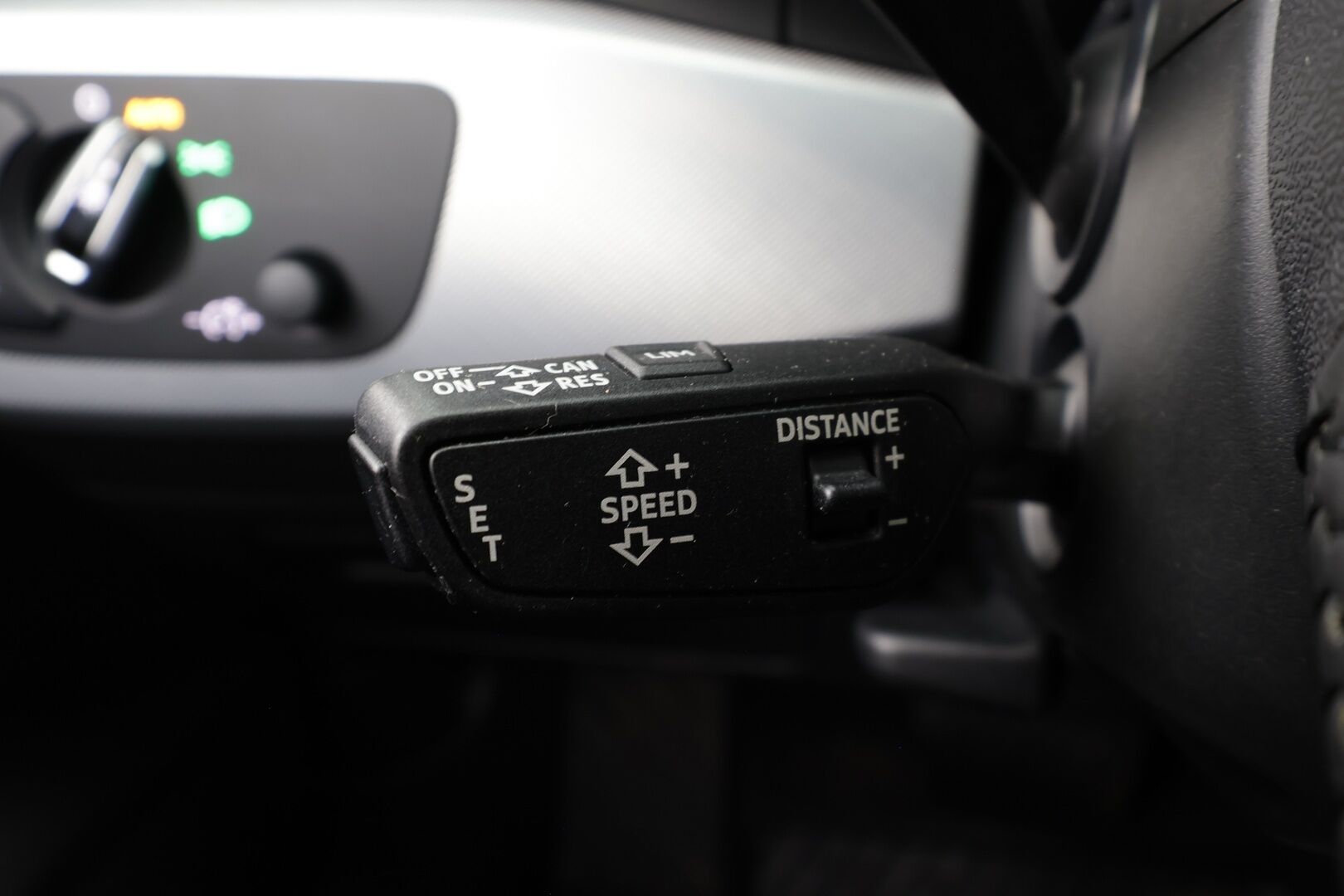 Audi A5 2017 Sportback Business Sport 2,0 TFSI 185 kW quattro S tronic * ACC / P.kamera / LED / Navi / Sporttinahat * - Kahdet renkaat aluvanteilla - HULLU BLACKWEEK KORKOTARJOUS 2,49%