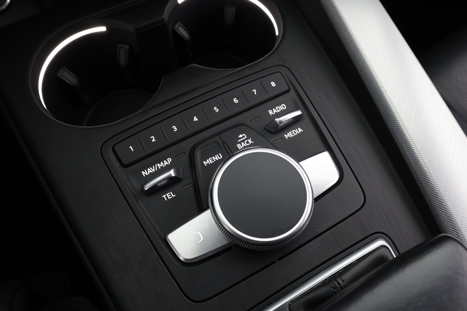 Audi A5 2017 Sportback Business Sport 2,0 TFSI 185 kW quattro S tronic * ACC / P.kamera / LED / Navi / Sporttinahat * - Kahdet renkaat aluvanteilla - HULLU BLACKWEEK KORKOTARJOUS 2,49%