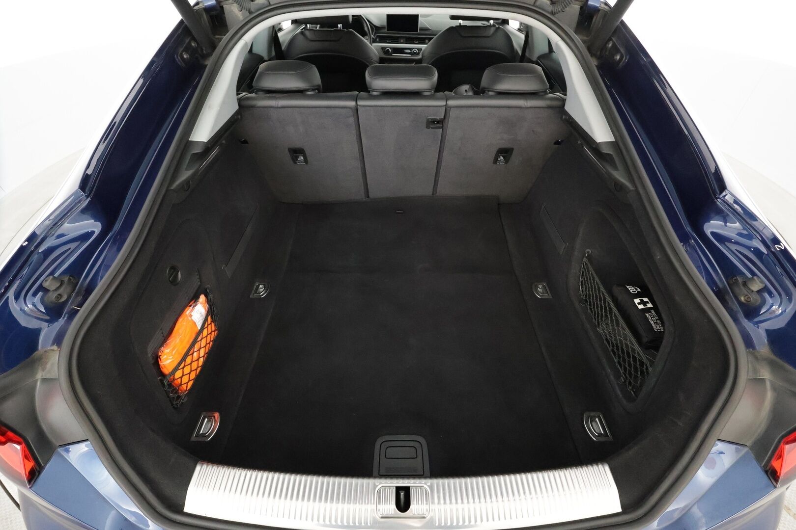 Audi A5 2017 Sportback Business Sport 2,0 TFSI 185 kW quattro S tronic * ACC / P.kamera / LED / Navi / Sporttinahat * - Kahdet renkaat aluvanteilla - HULLU BLACKWEEK KORKOTARJOUS 2,49%