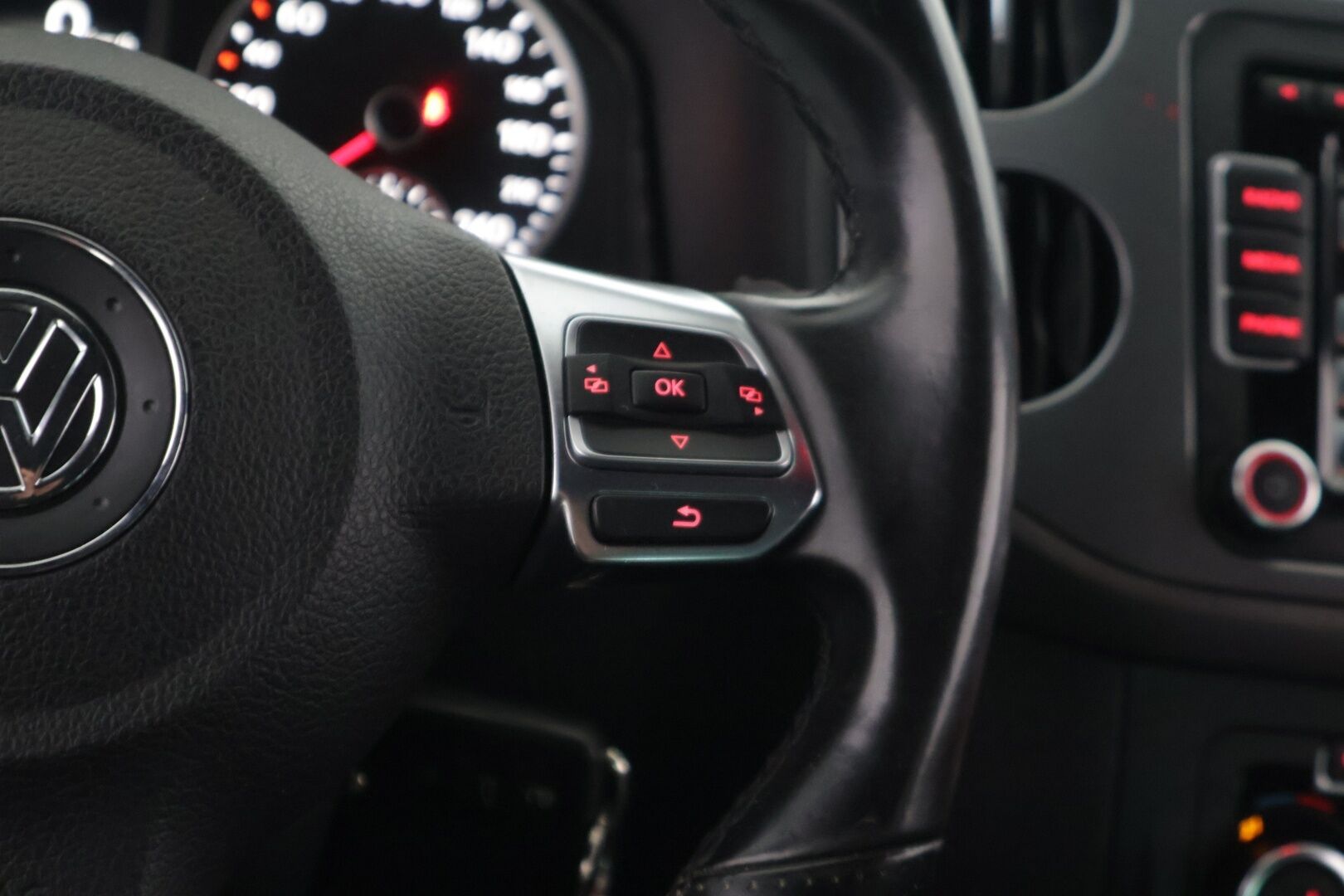 Volkswagen Tiguan 2015 R-Line 1,4 TSI 118 kW (160 hv) 4MOTION ** Webasto / Koukku / Bluetooth / Vakkari - *Lämmin / Käytännöllinen / Mukava* - Osta nyt, maksa vasta ensi vuonna