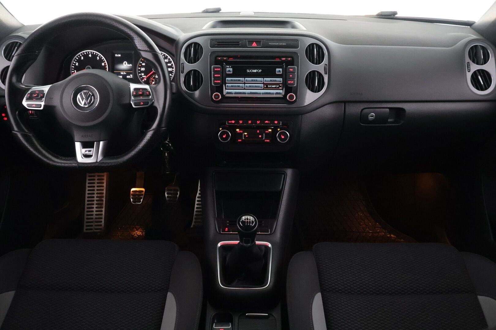 Volkswagen Tiguan 2015 R-Line 1,4 TSI 118 kW (160 hv) 4MOTION ** Webasto / Koukku / Bluetooth / Vakkari - *Lämmin / Käytännöllinen / Mukava* - Osta nyt, maksa vasta ensi vuonna