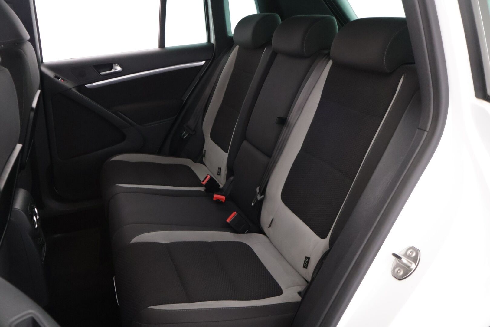 Volkswagen Tiguan 2015 R-Line 1,4 TSI 118 kW (160 hv) 4MOTION ** Webasto / Koukku / Bluetooth / Vakkari - *Lämmin / Käytännöllinen / Mukava* - Osta nyt, maksa vasta ensi vuonna