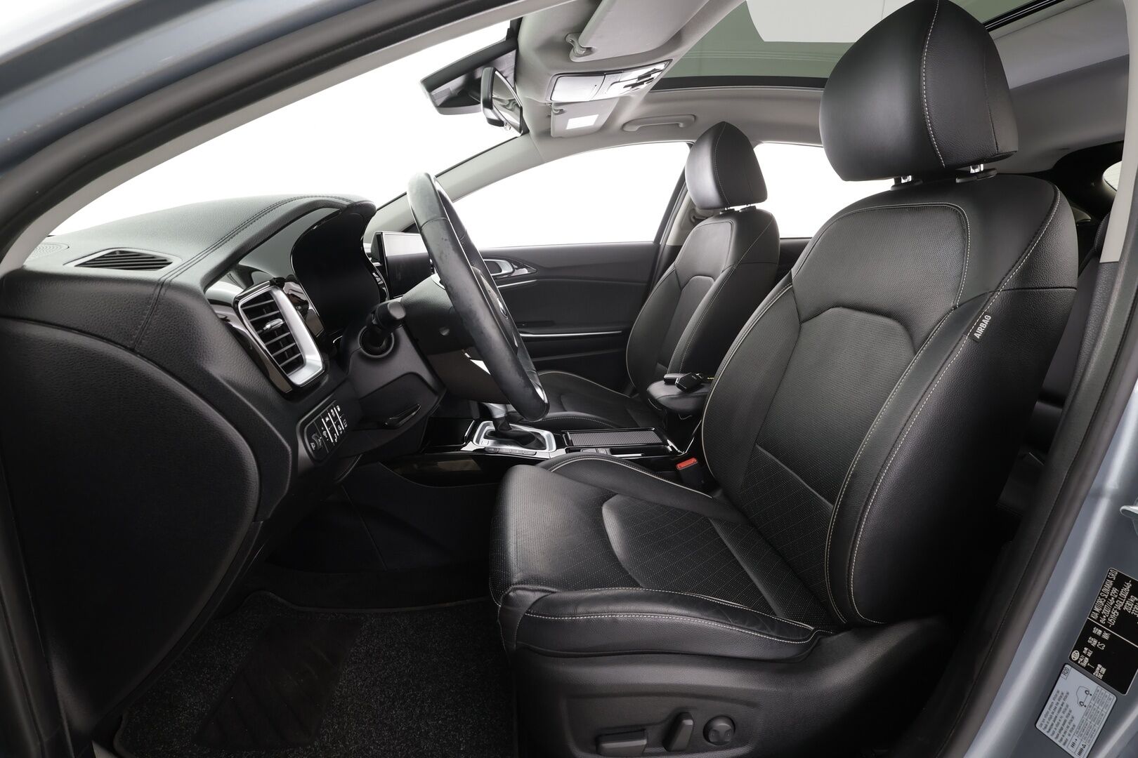 Kia XCeed 2020 1,6 GDI Plug-In Hybrid Business Premium DCT * ACC / P.kamera / Lasikattoluukku / Lohko+Sisä / Muistipenkki * - Ilmastoidut nahat / Suomi-auto / Kahdet renkaat aluvanteilla 