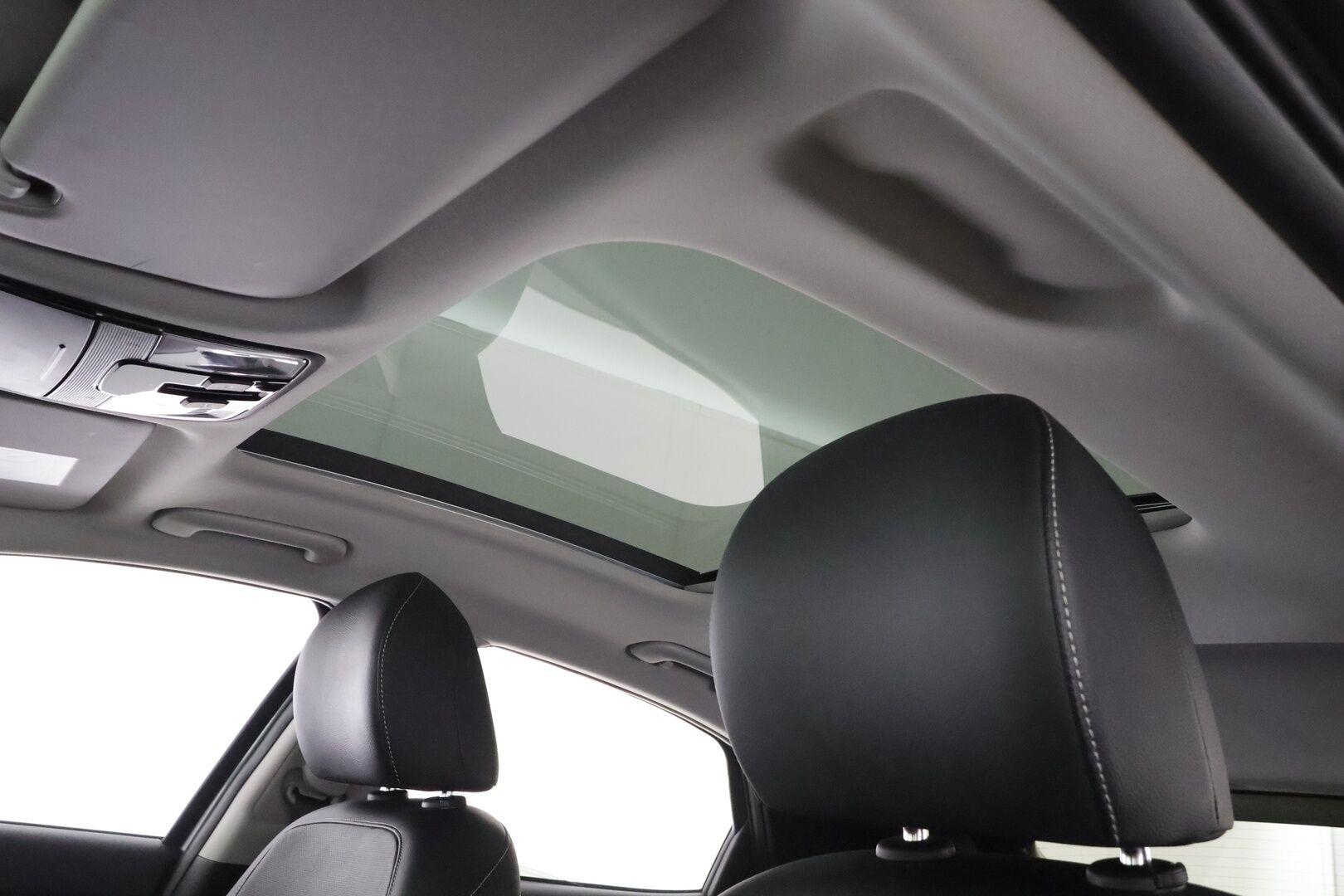 Kia XCeed 2020 1,6 GDI Plug-In Hybrid Business Premium DCT * ACC / P.kamera / Lasikattoluukku / Lohko+Sisä / Muistipenkki * - Ilmastoidut nahat / Suomi-auto / Kahdet renkaat aluvanteilla 