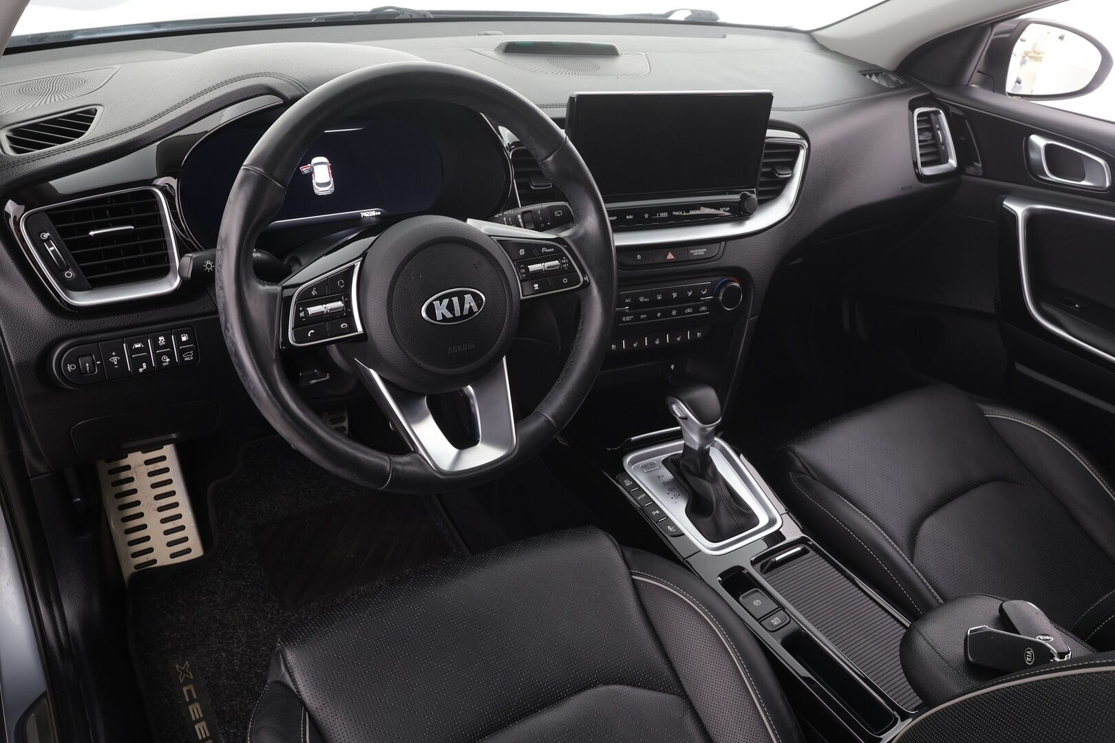 Kia XCeed 2020 1,6 GDI Plug-In Hybrid Business Premium DCT * ACC / P.kamera / Lasikattoluukku / Lohko+Sisä / Muistipenkki * - Ilmastoidut nahat / Suomi-auto / Kahdet renkaat aluvanteilla 