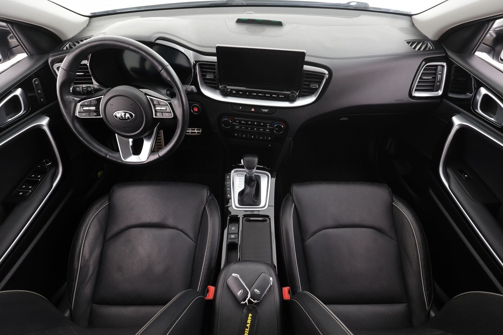 Kia XCeed 2020 1,6 GDI Plug-In Hybrid Business Premium DCT * ACC / P.kamera / Lasikattoluukku / Lohko+Sisä / Muistipenkki * - Ilmastoidut nahat / Suomi-auto / Kahdet renkaat aluvanteilla 