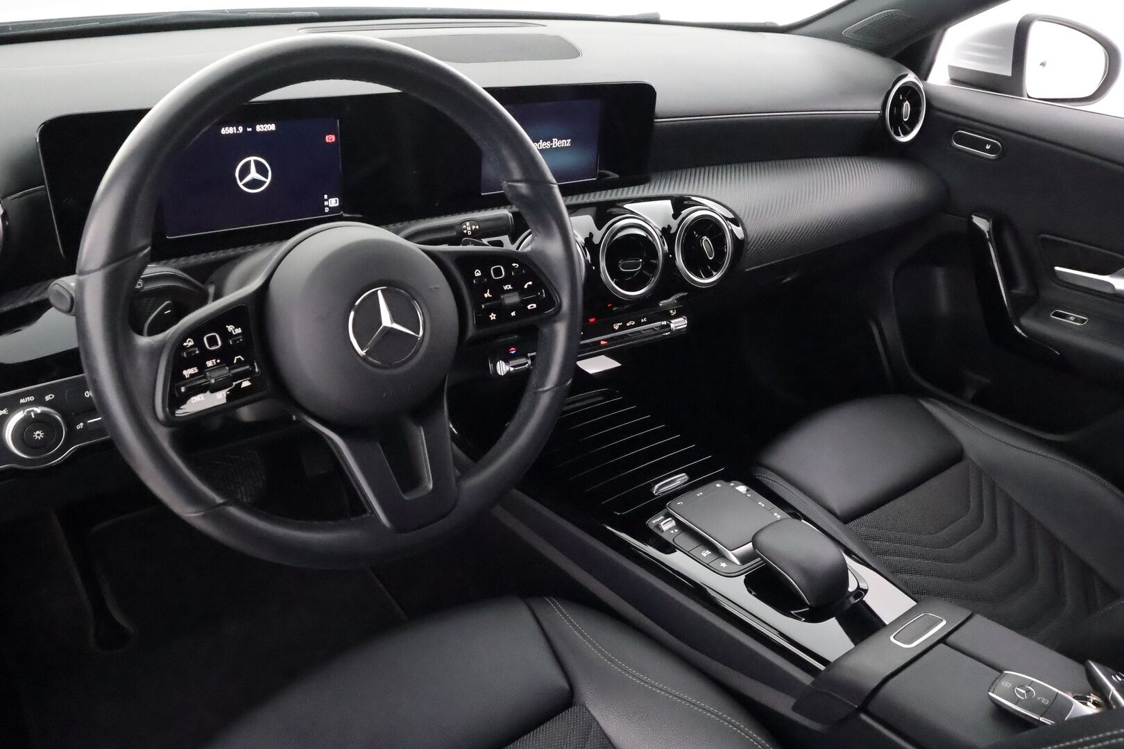 Mercedes-Benz A 2020 180 A Business Style - | Distronic Pro | LED | Puolinahat | P.Kamera | Digimittaristo | Suomi-auto | Kahdet Renkaat | Merkkihuollettu |