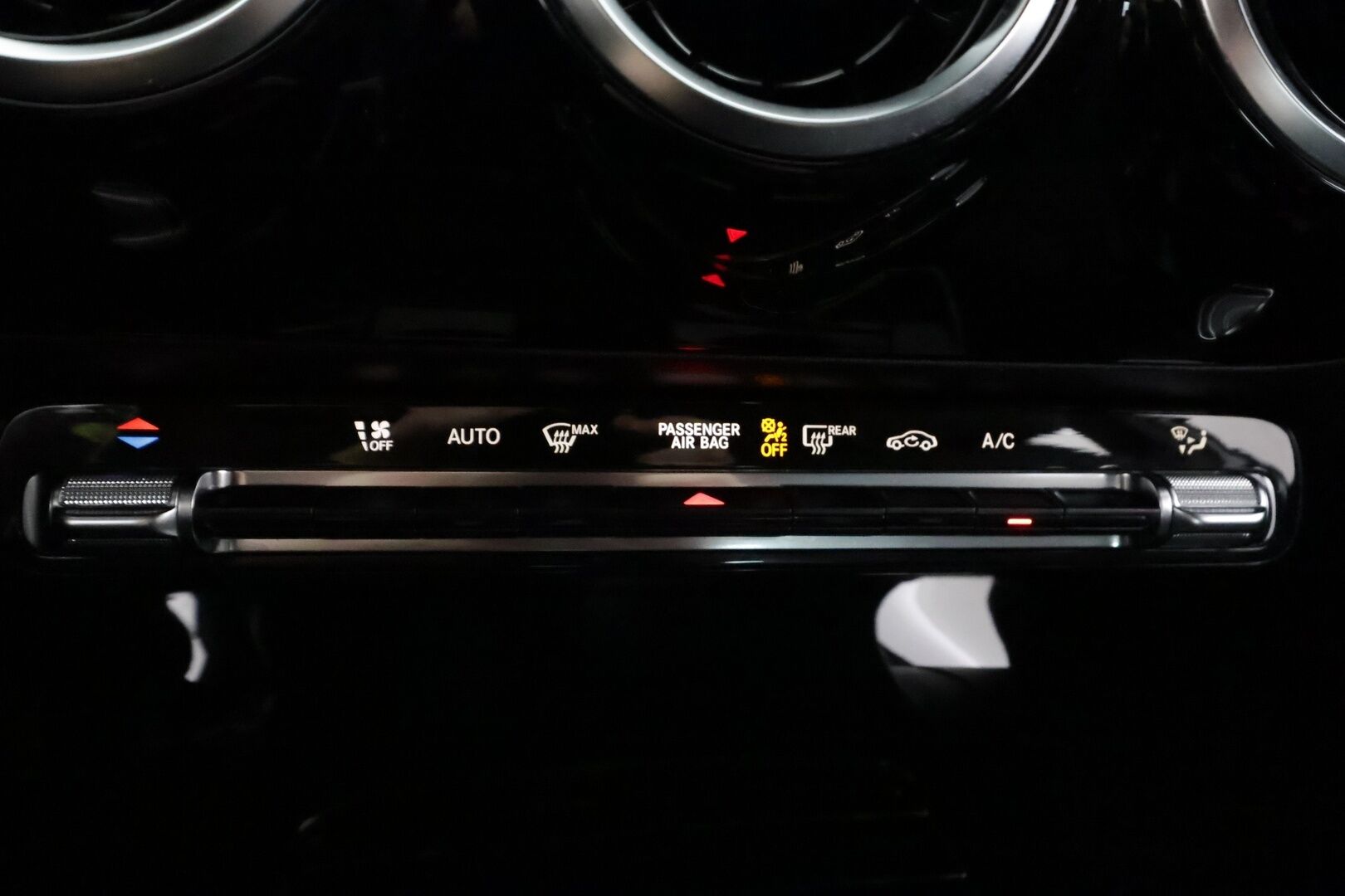 Mercedes-Benz A 2020 180 A Business Style - | Distronic Pro | LED | Puolinahat | P.Kamera | Digimittaristo | Suomi-auto | Kahdet Renkaat | Merkkihuollettu |