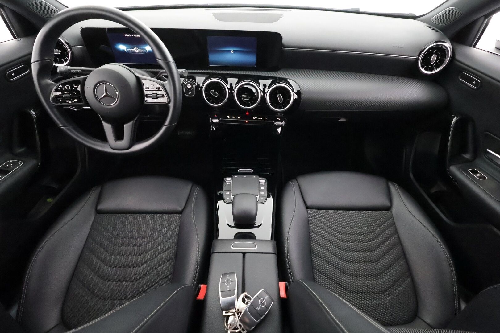 Mercedes-Benz A 2020 180 A Business Style - | Distronic Pro | LED | Puolinahat | P.Kamera | Digimittaristo | Suomi-auto | Kahdet Renkaat | Merkkihuollettu |