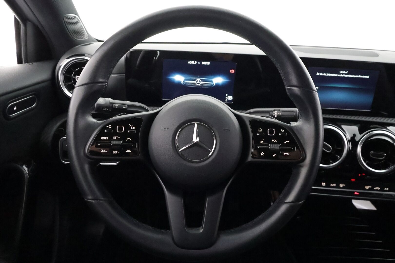 Mercedes-Benz A 2020 180 A Business Style - | Distronic Pro | LED | Puolinahat | P.Kamera | Digimittaristo | Suomi-auto | Kahdet Renkaat | Merkkihuollettu |