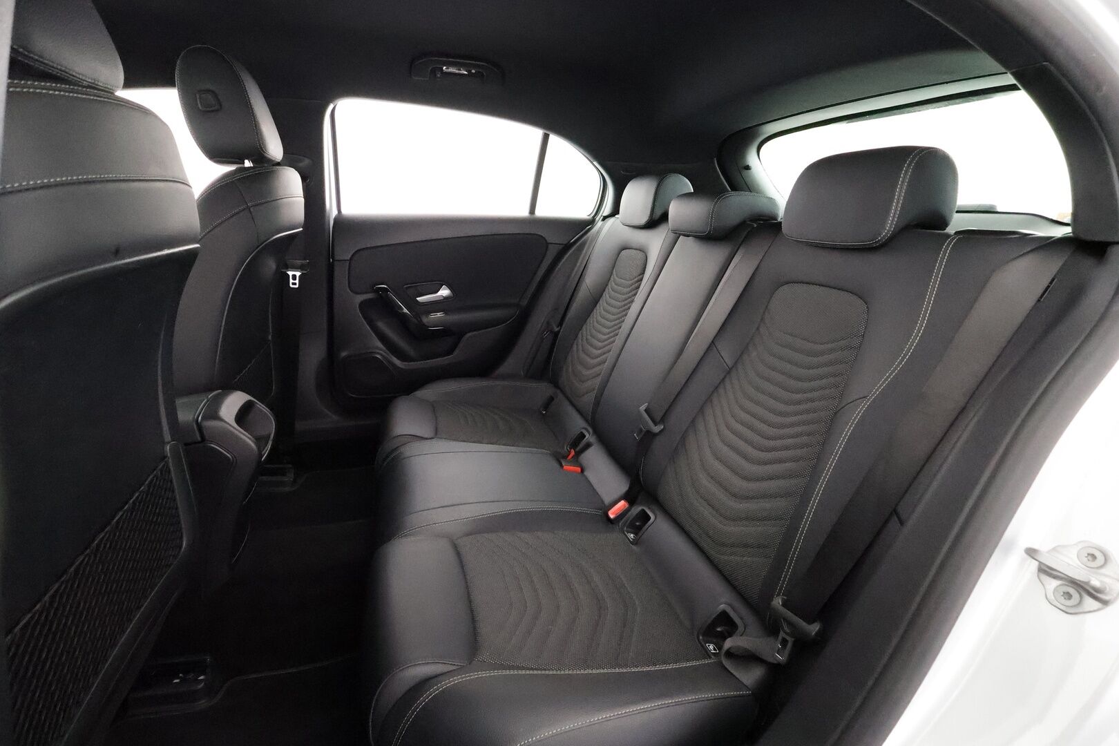 Mercedes-Benz A 2020 180 A Business Style - | Distronic Pro | LED | Puolinahat | P.Kamera | Digimittaristo | Suomi-auto | Kahdet Renkaat | Merkkihuollettu |