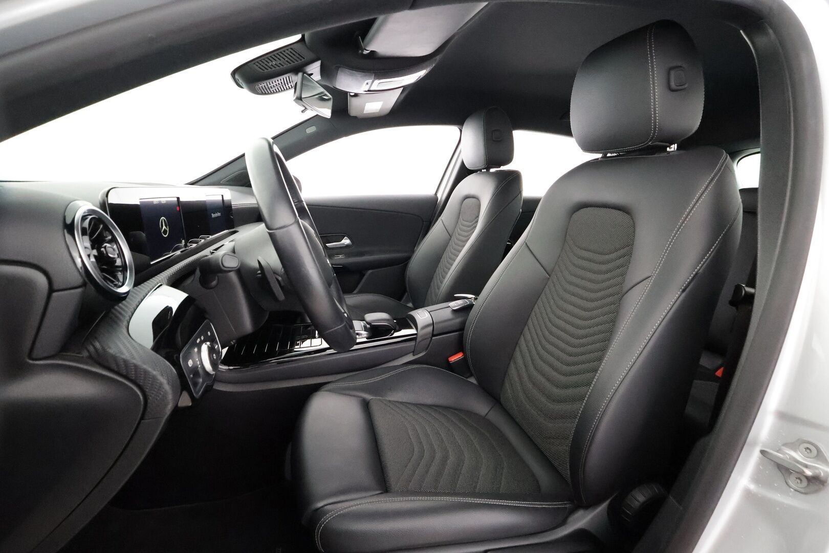 Mercedes-Benz A 2020 180 A Business Style - | Distronic Pro | LED | Puolinahat | P.Kamera | Digimittaristo | Suomi-auto | Kahdet Renkaat | Merkkihuollettu |