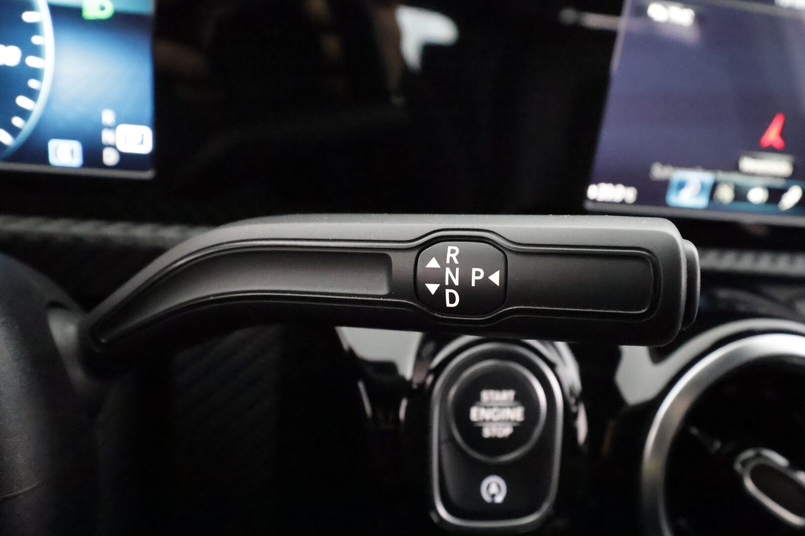 Mercedes-Benz A 2020 180 A Business Style - | Distronic Pro | LED | Puolinahat | P.Kamera | Digimittaristo | Suomi-auto | Kahdet Renkaat | Merkkihuollettu |