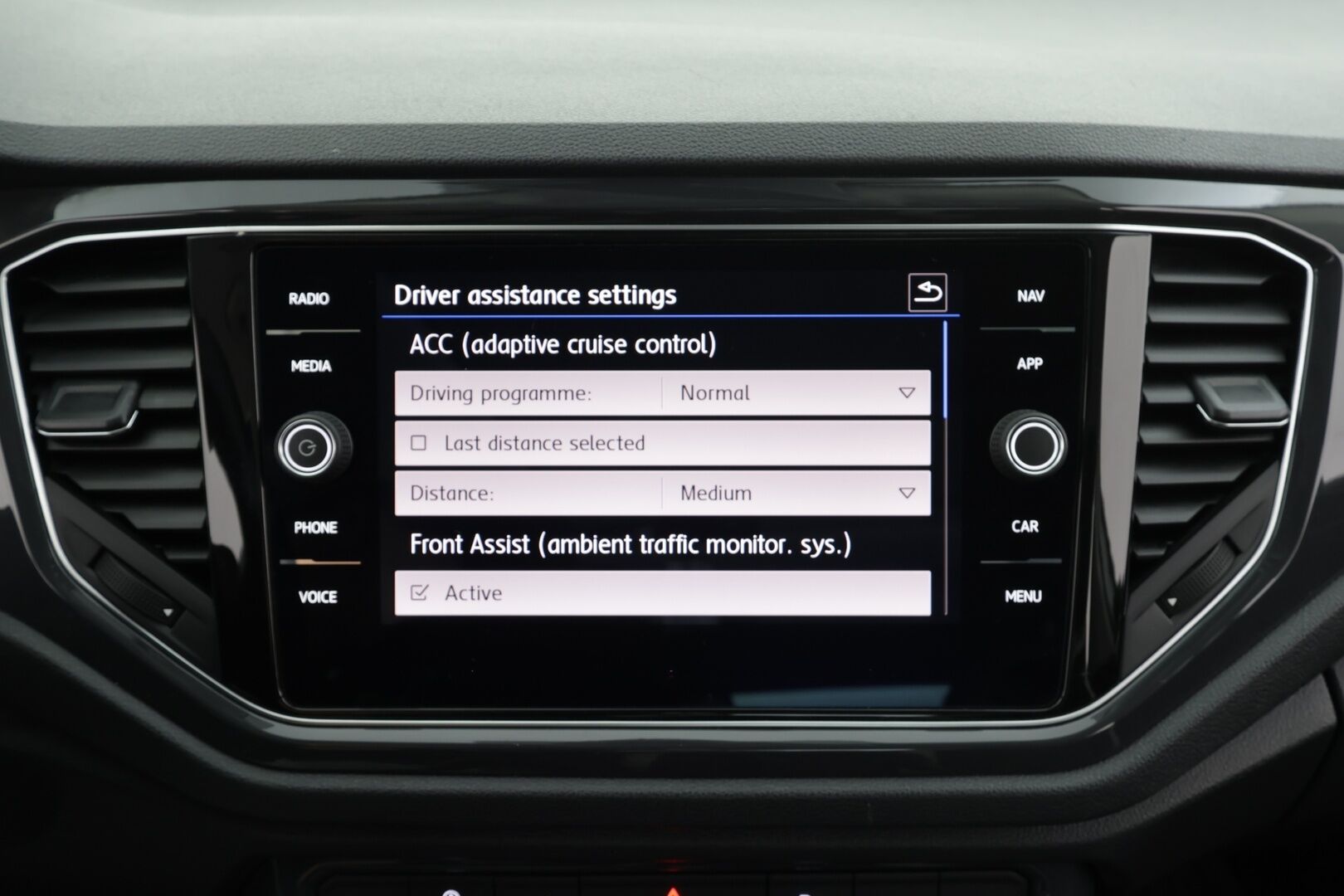 Volkswagen T-Roc 2020 Sport 1,5 TSI EVO 110 kW DSG * ACC / Panorama / Webasto / P.kamera / LED / Navi / Ratinlämmitin / Digimittaristo / KeylessGo * - 1.Om Suomi-auto / Kahdet renkaat aluvanteilla / ALV