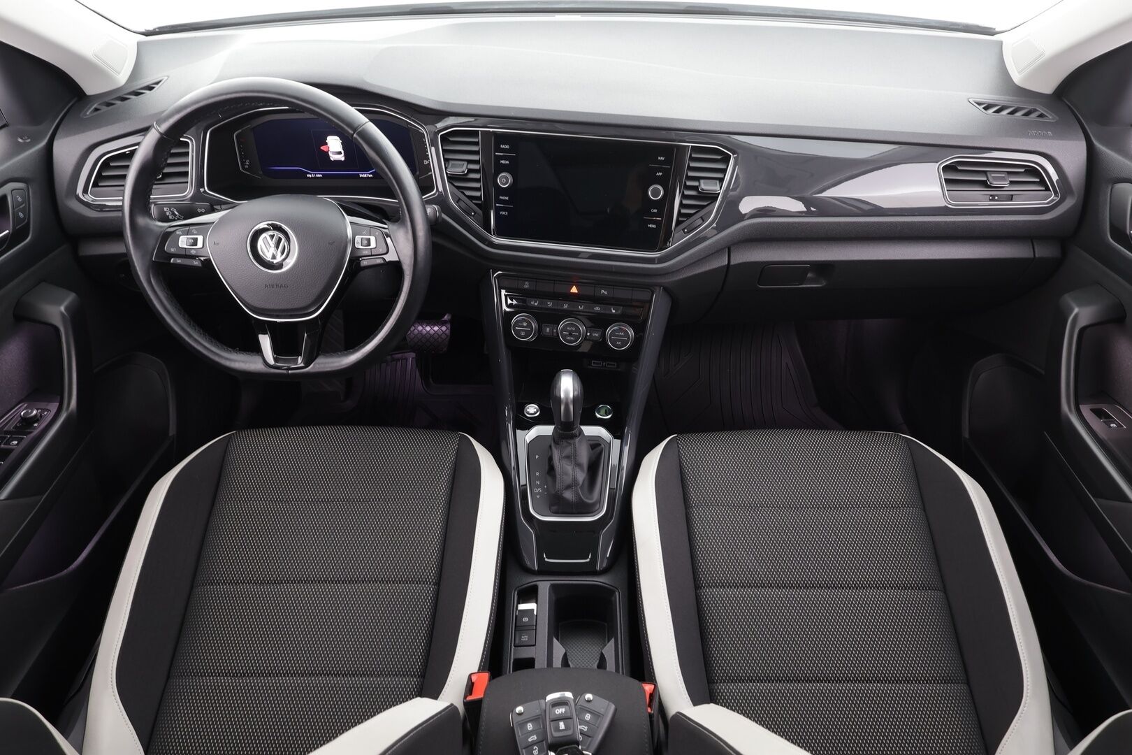 Volkswagen T-Roc 2020 Sport 1,5 TSI EVO 110 kW DSG * ACC / Panorama / Webasto / P.kamera / LED / Navi / Ratinlämmitin / Digimittaristo / KeylessGo * - KATSO KAMPANJAHINTA! / 1.Om Suomi-auto / Kahdet renkaat aluvanteilla / ALV - HULLUT VÄLIPÄIVÄT KORKOTARJOUS 2,49%