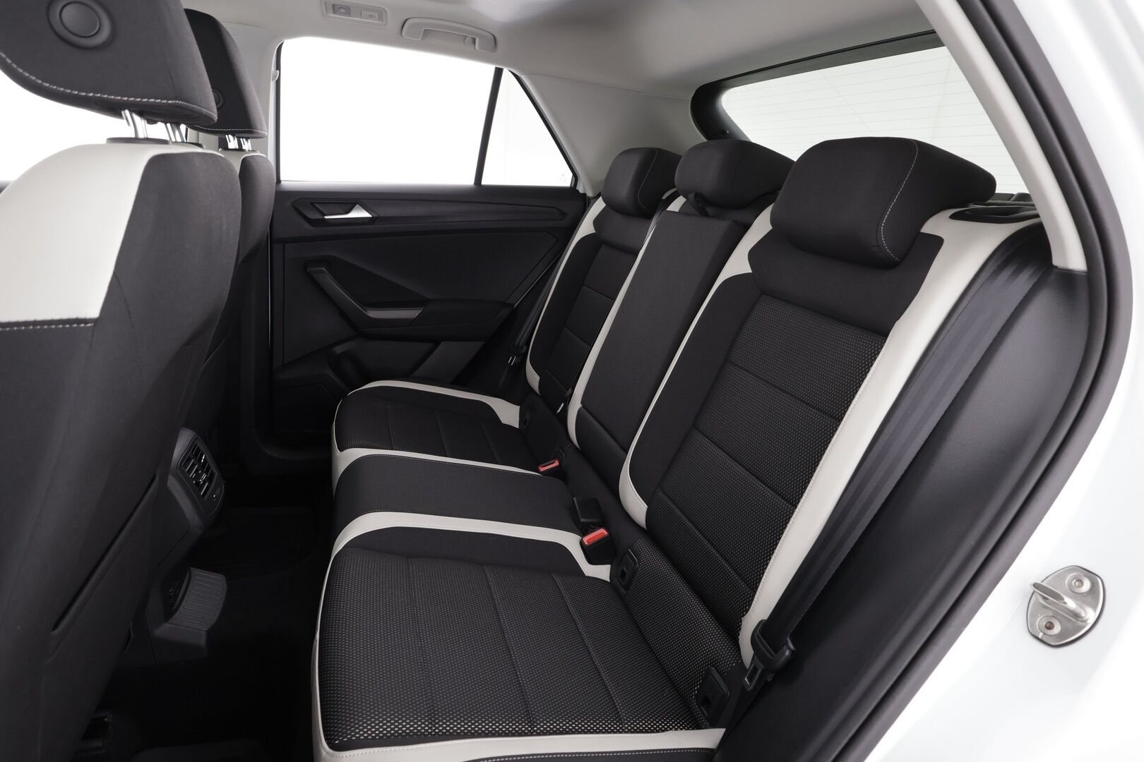 Volkswagen T-Roc 2020 Sport 1,5 TSI EVO 110 kW DSG * ACC / Panorama / Webasto / P.kamera / LED / Navi / Ratinlämmitin / Digimittaristo / KeylessGo * - KATSO KAMPANJAHINTA! / 1.Om Suomi-auto / Kahdet renkaat aluvanteilla / ALV - HULLUT VÄLIPÄIVÄT KORKOTARJOUS 2,49%