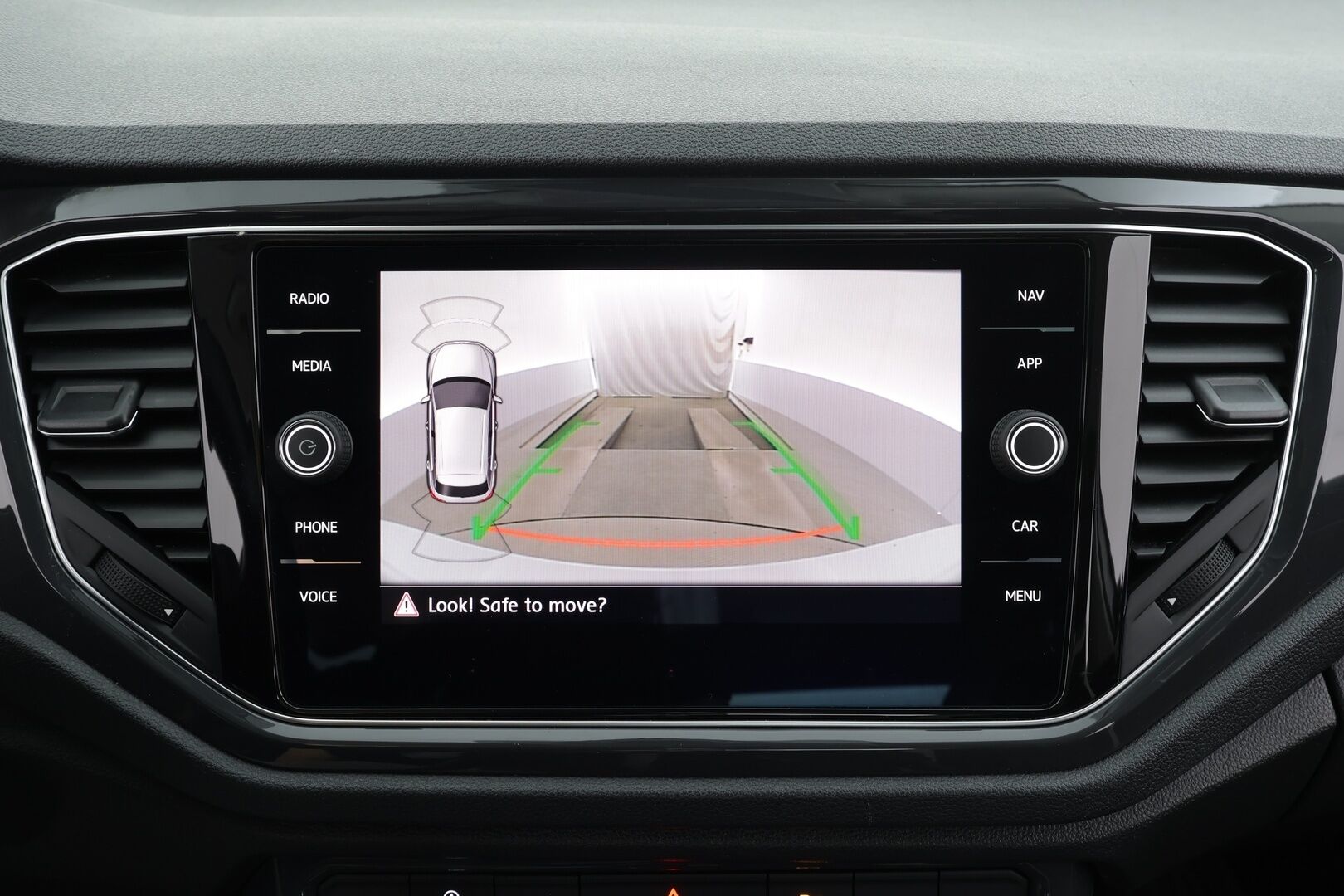 Volkswagen T-Roc 2020 Sport 1,5 TSI EVO 110 kW DSG * ACC / Panorama / Webasto / P.kamera / LED / Navi / Ratinlämmitin / Digimittaristo / KeylessGo * - 1.Om Suomi-auto / Kahdet renkaat aluvanteilla / ALV