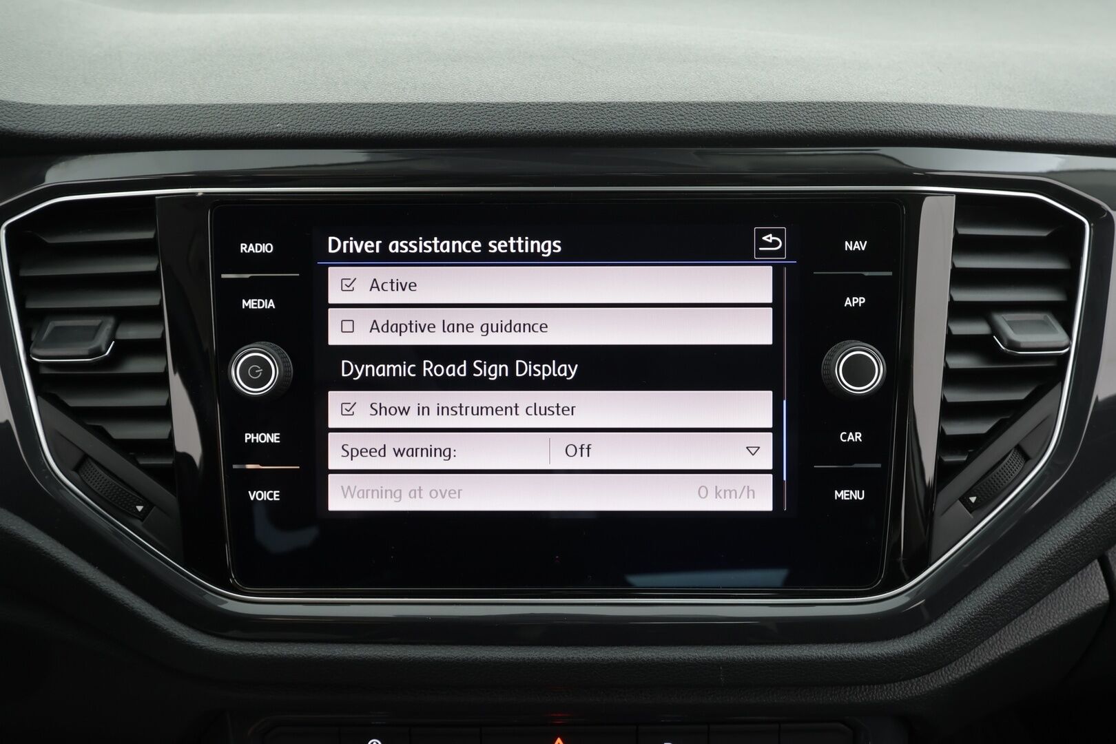 Volkswagen T-Roc 2020 Sport 1,5 TSI EVO 110 kW DSG * ACC / Panorama / Webasto / P.kamera / LED / Navi / Ratinlämmitin / Digimittaristo / KeylessGo * - KATSO KAMPANJAHINTA! / 1.Om Suomi-auto / Kahdet renkaat aluvanteilla / ALV - HULLUT VÄLIPÄIVÄT KORKOTARJOUS 2,49%