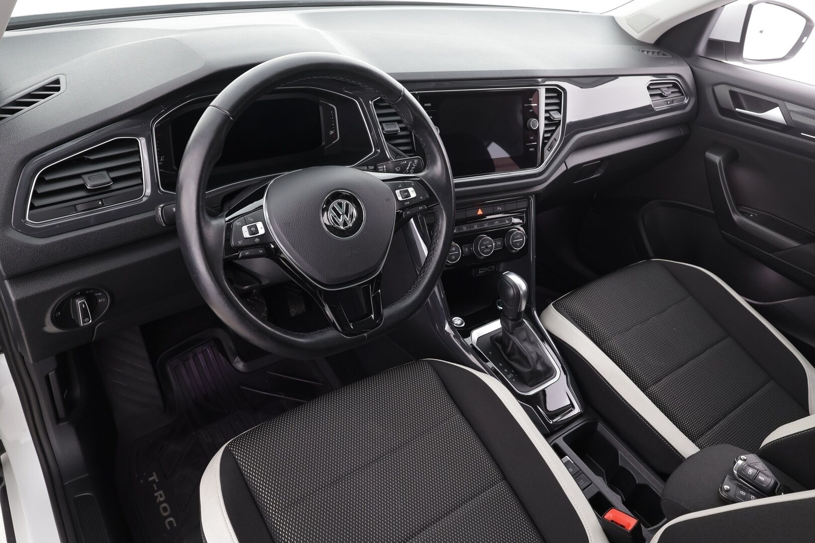 Volkswagen T-Roc 2020 Sport 1,5 TSI EVO 110 kW DSG * ACC / Panorama / Webasto / P.kamera / LED / Navi / Ratinlämmitin / Digimittaristo / KeylessGo * - KATSO KAMPANJAHINTA! / 1.Om Suomi-auto / Kahdet renkaat aluvanteilla / ALV - HULLUT VÄLIPÄIVÄT KORKOTARJOUS 2,49%