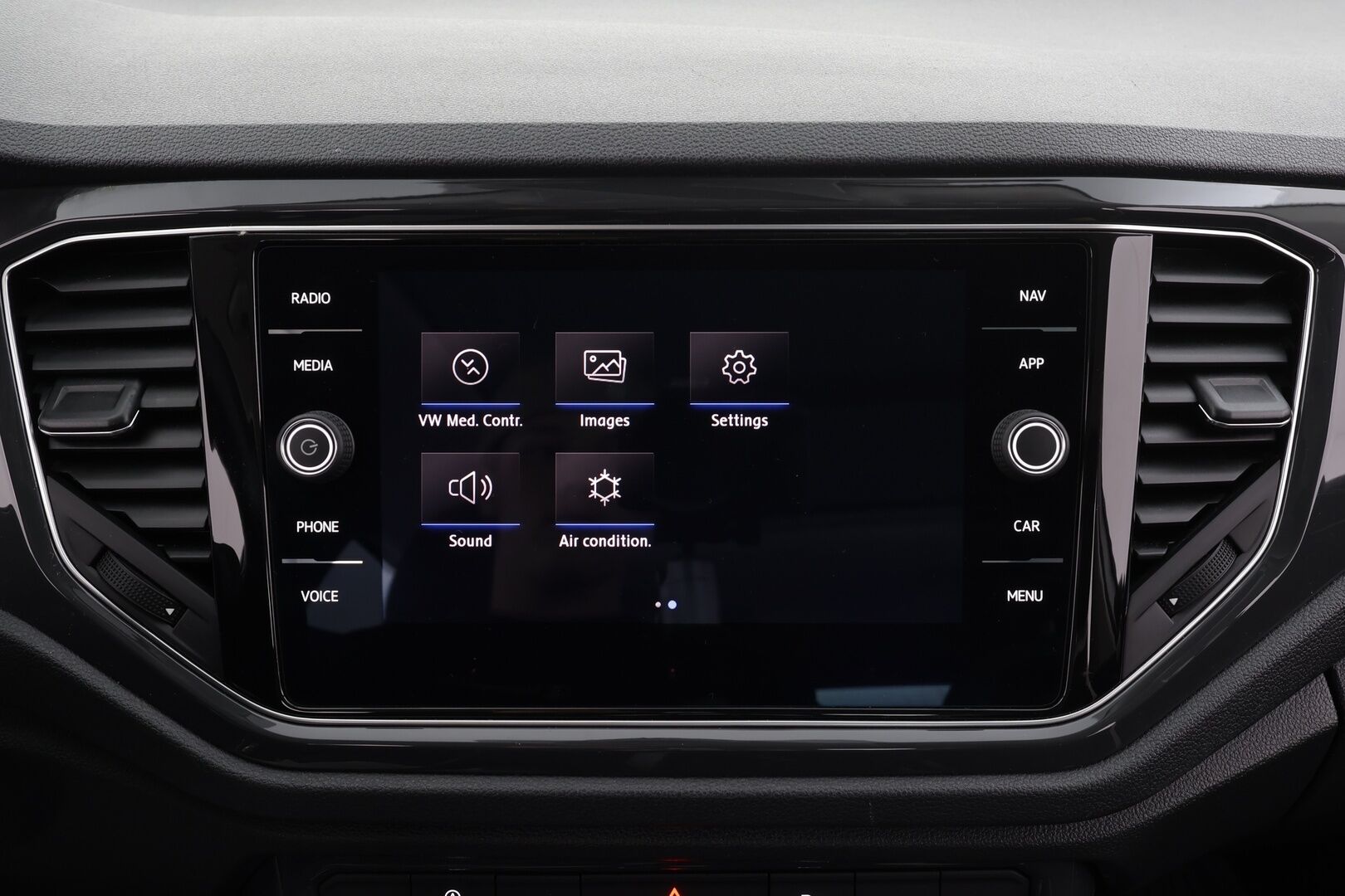 Volkswagen T-Roc 2020 Sport 1,5 TSI EVO 110 kW DSG * ACC / Panorama / Webasto / P.kamera / LED / Navi / Ratinlämmitin / Digimittaristo / KeylessGo * - KATSO KAMPANJAHINTA! / 1.Om Suomi-auto / Kahdet renkaat aluvanteilla / ALV - HULLUT VÄLIPÄIVÄT KORKOTARJOUS 2,49%