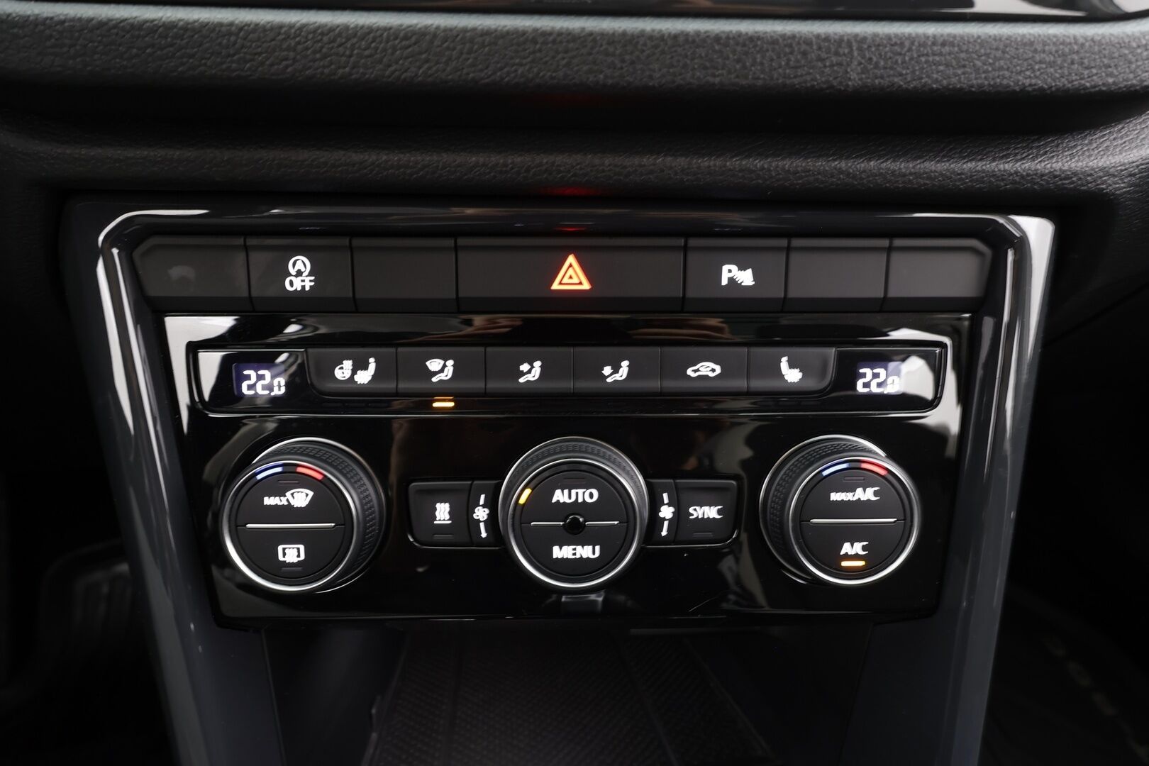 Volkswagen T-Roc 2020 Sport 1,5 TSI EVO 110 kW DSG * ACC / Panorama / Webasto / P.kamera / LED / Navi / Ratinlämmitin / Digimittaristo / KeylessGo * - KATSO KAMPANJAHINTA! / 1.Om Suomi-auto / Kahdet renkaat aluvanteilla / ALV - HULLUT VÄLIPÄIVÄT KORKOTARJOUS 2,49%