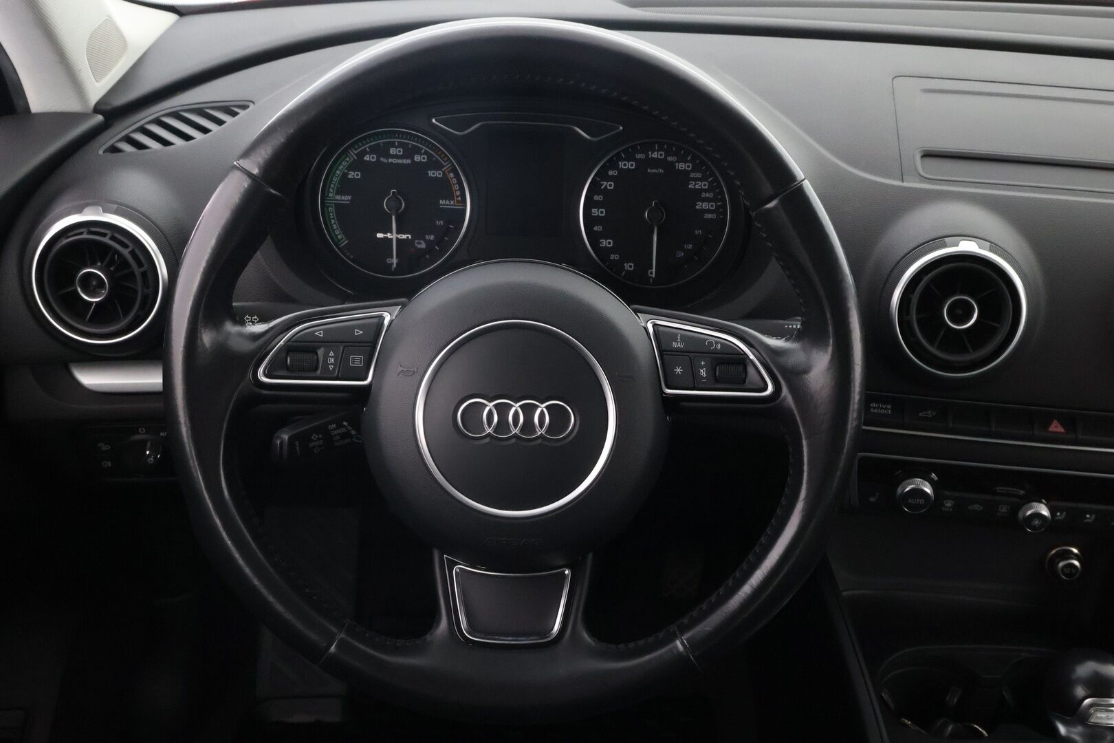 Audi A3 2015 Sportback Business Sport 1,4 TFSI e-tron S tronic - Vetokoukku | Adapt.LED | Lohko & Sisäpistoke | Vakkari | Digimittari | KeylessGo | Huippusiisti | 2x Renkaat Aluvantein!