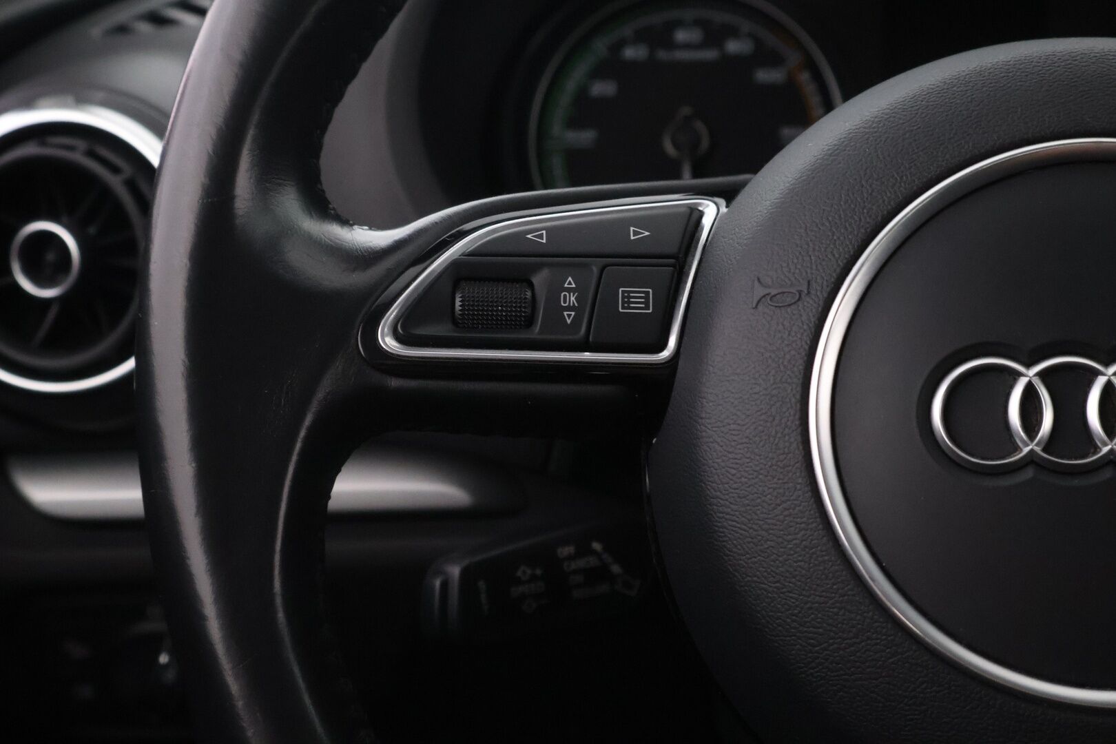 Audi A3 2015 Sportback Business Sport 1,4 TFSI e-tron S tronic - Vetokoukku | Adapt.LED | Lohko & Sisäpistoke | Vakkari | Digimittari | KeylessGo | Huippusiisti | 2x Renkaat Aluvantein!
