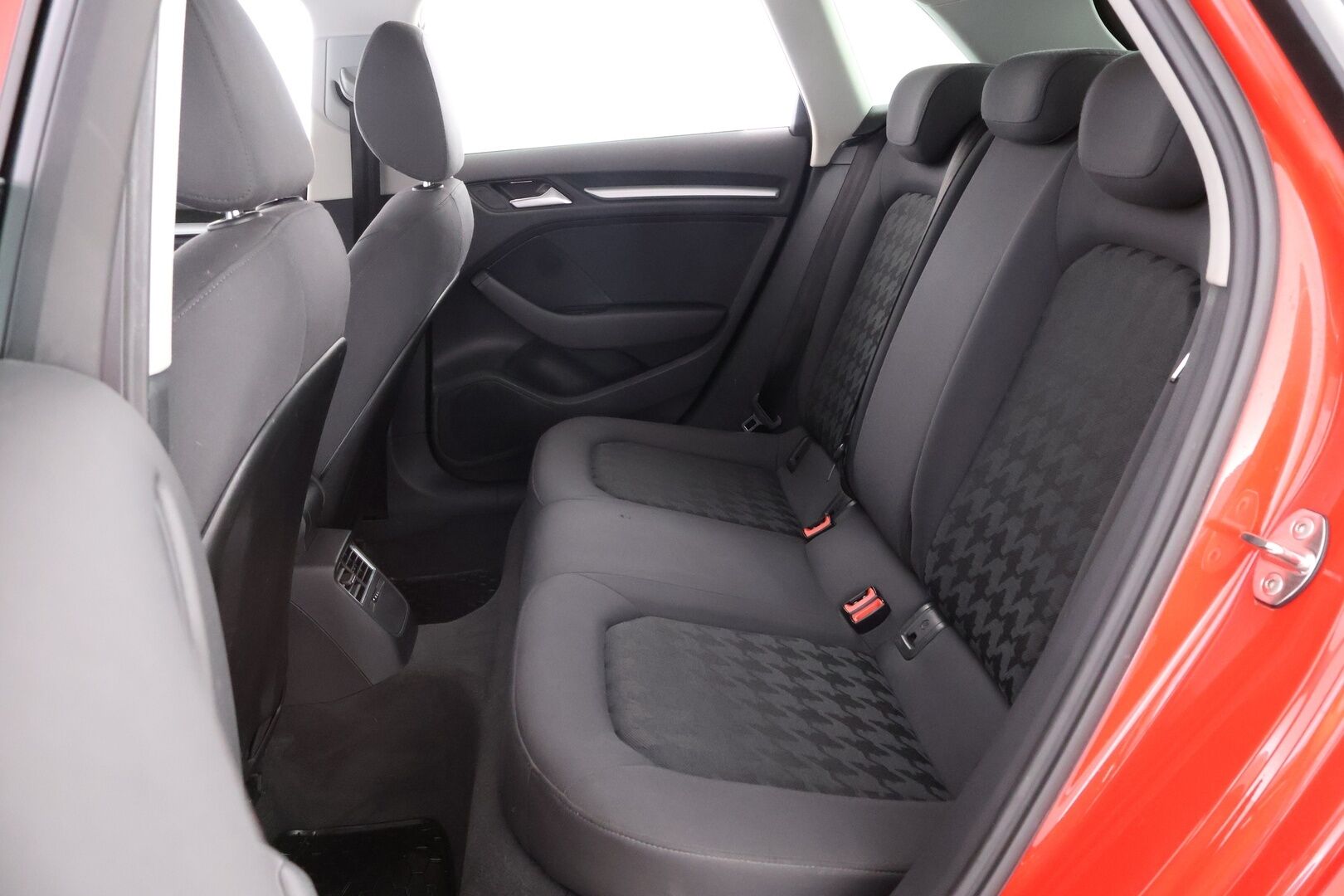 Audi A3 2015 Sportback Business Sport 1,4 TFSI e-tron S tronic - Vetokoukku | Adapt.LED | Lohko & Sisäpistoke | Vakkari | Digimittari | KeylessGo | Huippusiisti | 2x Renkaat Aluvantein!