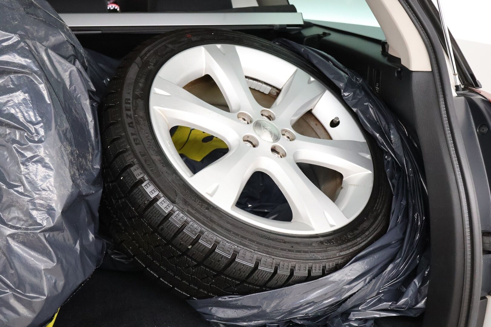 Subaru Legacy 2008 Touring Wagon 2.0 GT | Myydään huutokaupat.comissa | - | JDM | Vakkari | Sähköpenkit | SI-DRIVE | Kuljettajan istuin muistilla | 2x renkaat & vanteet | Älyttömän siisti! | 