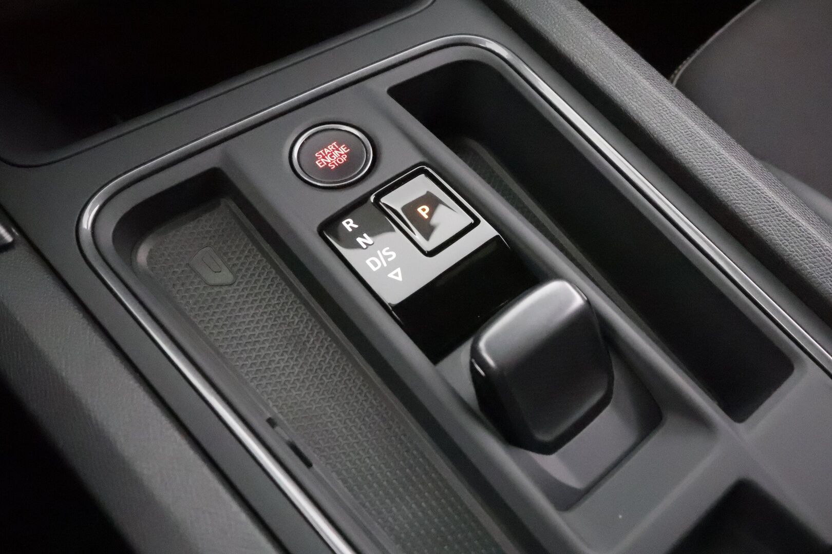 Cupra Leon 2023 1,4 PHEV 180 kW e-HYBRID DSG - | ACC | LED | P.Kamera | Muistipenkki | Keyless | Apple&Android |                Kahdet Renkaat |