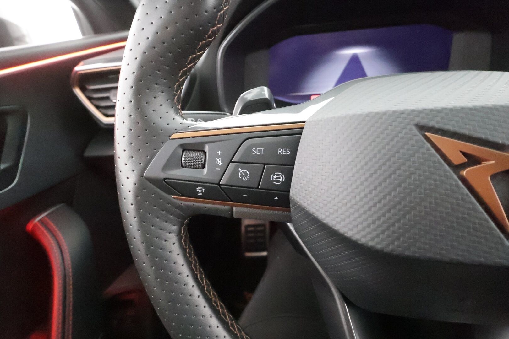 Cupra Leon 2023 1,4 PHEV 180 kW e-HYBRID DSG - | ACC | LED | P.Kamera | Muistipenkki | Keyless | Apple&Android |                Kahdet Renkaat |
