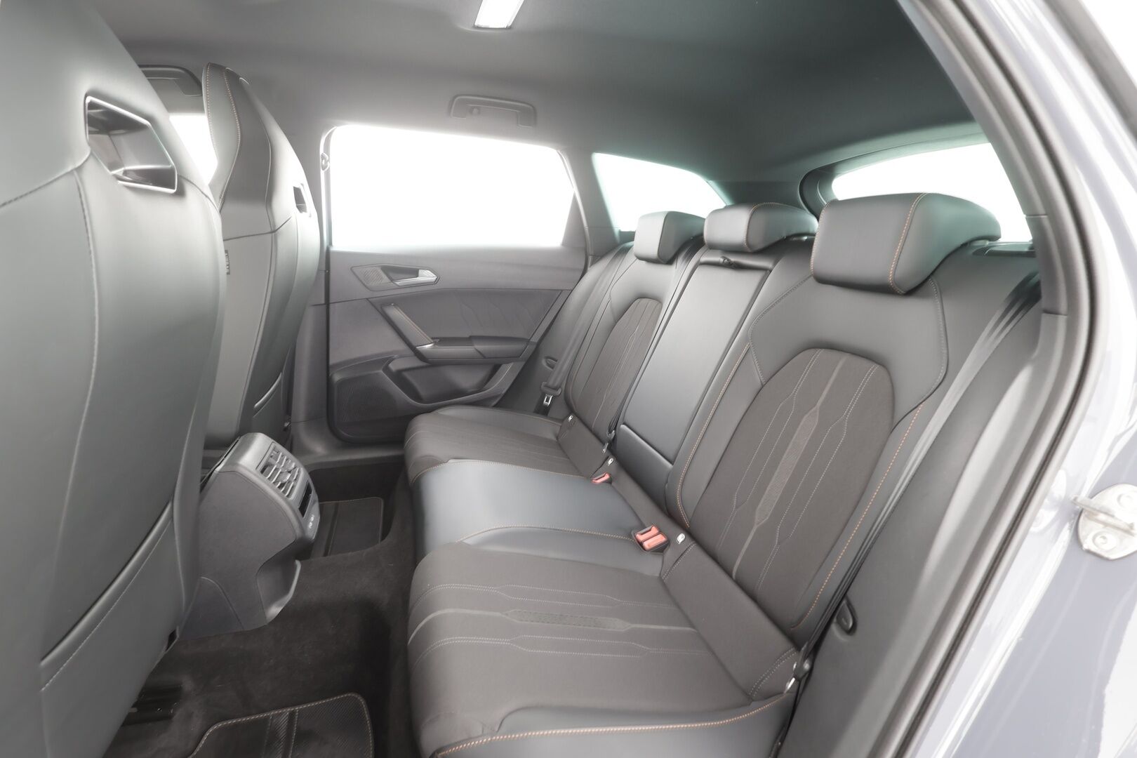 Cupra Leon 2023 1,4 PHEV 180 kW e-HYBRID DSG - | ACC | LED | P.Kamera | Muistipenkki | Keyless | Apple&Android |                Kahdet Renkaat |